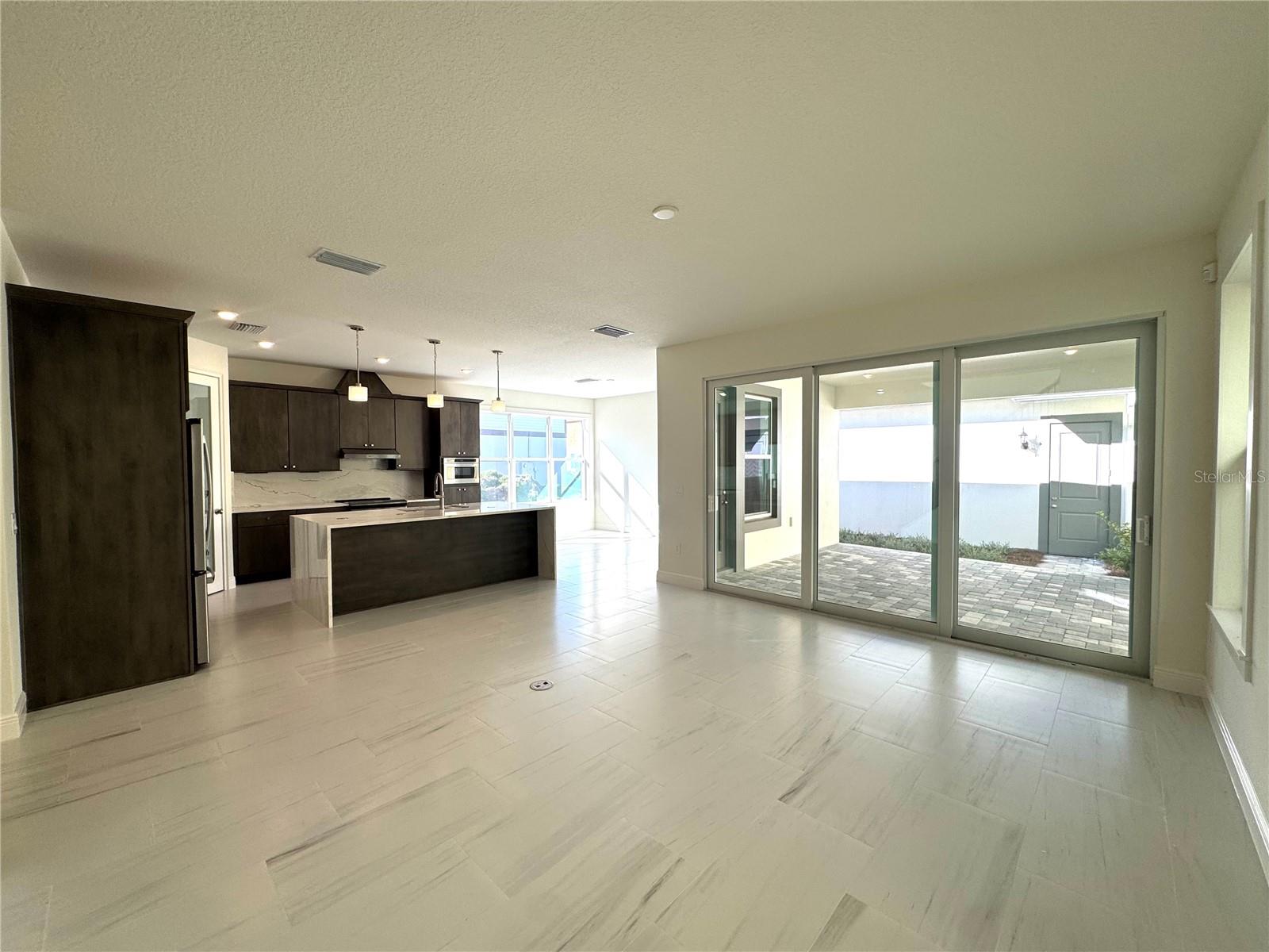 Image 4 of 37 For 9819 Gobat Alley