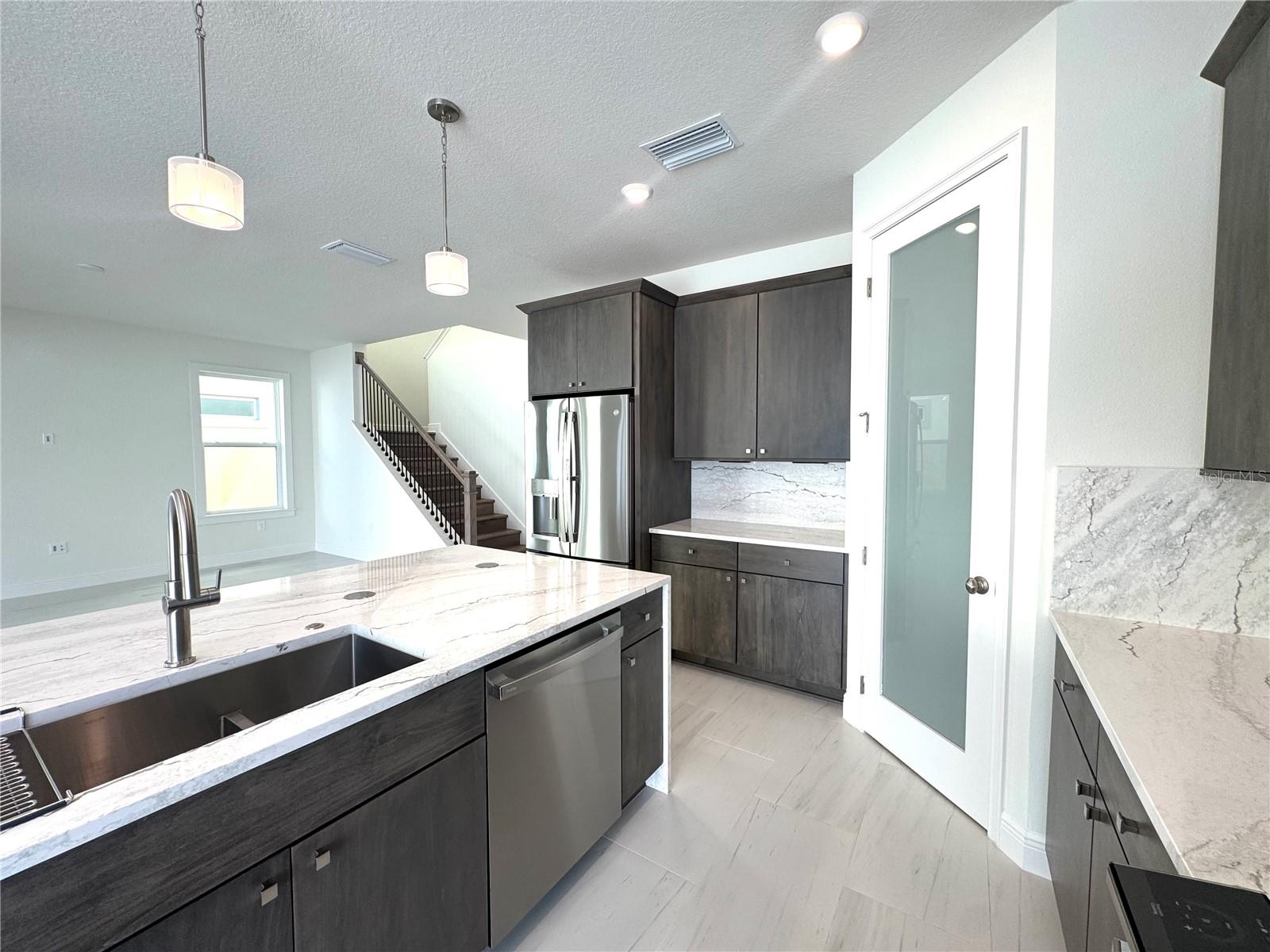 Image 7 of 37 For 9819 Gobat Alley