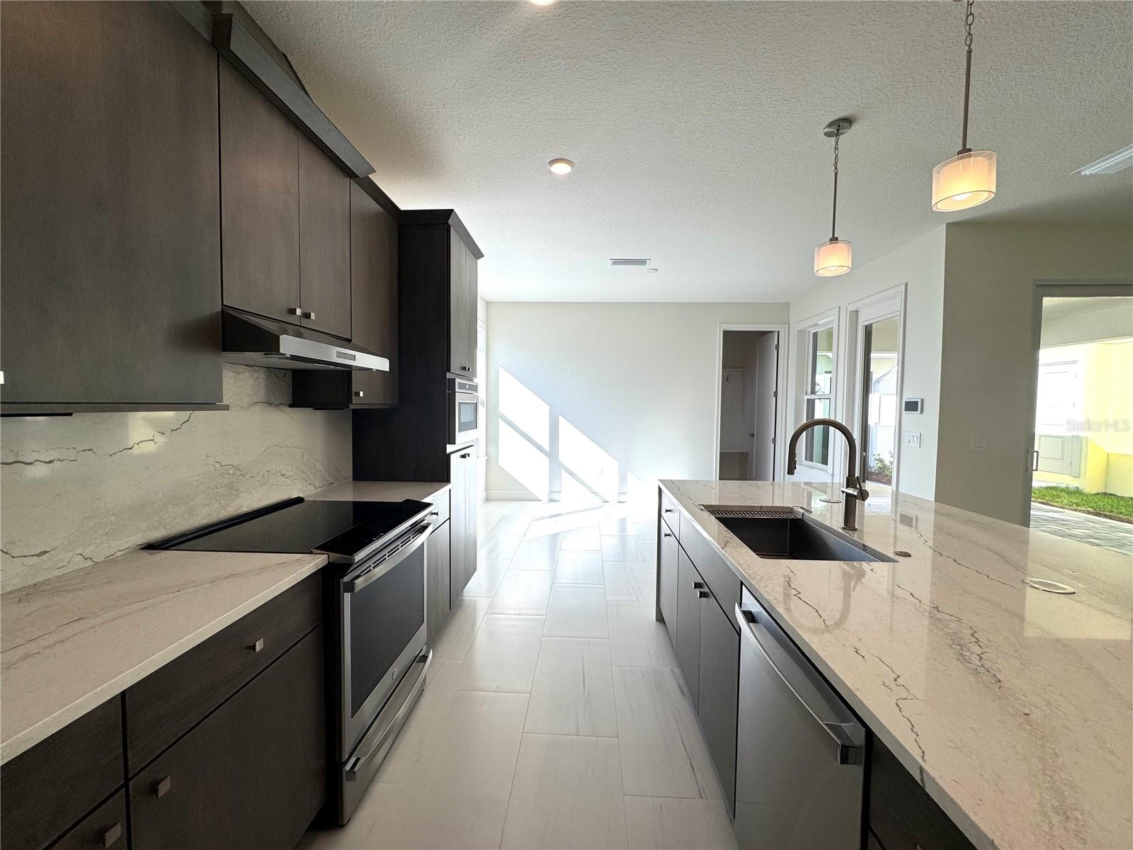 Image 9 of 37 For 9819 Gobat Alley