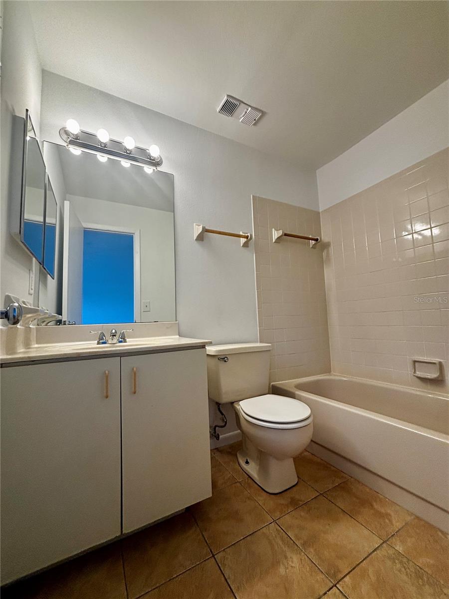 Image 10 of 16 For 2504 Woodgate Boulevard 202