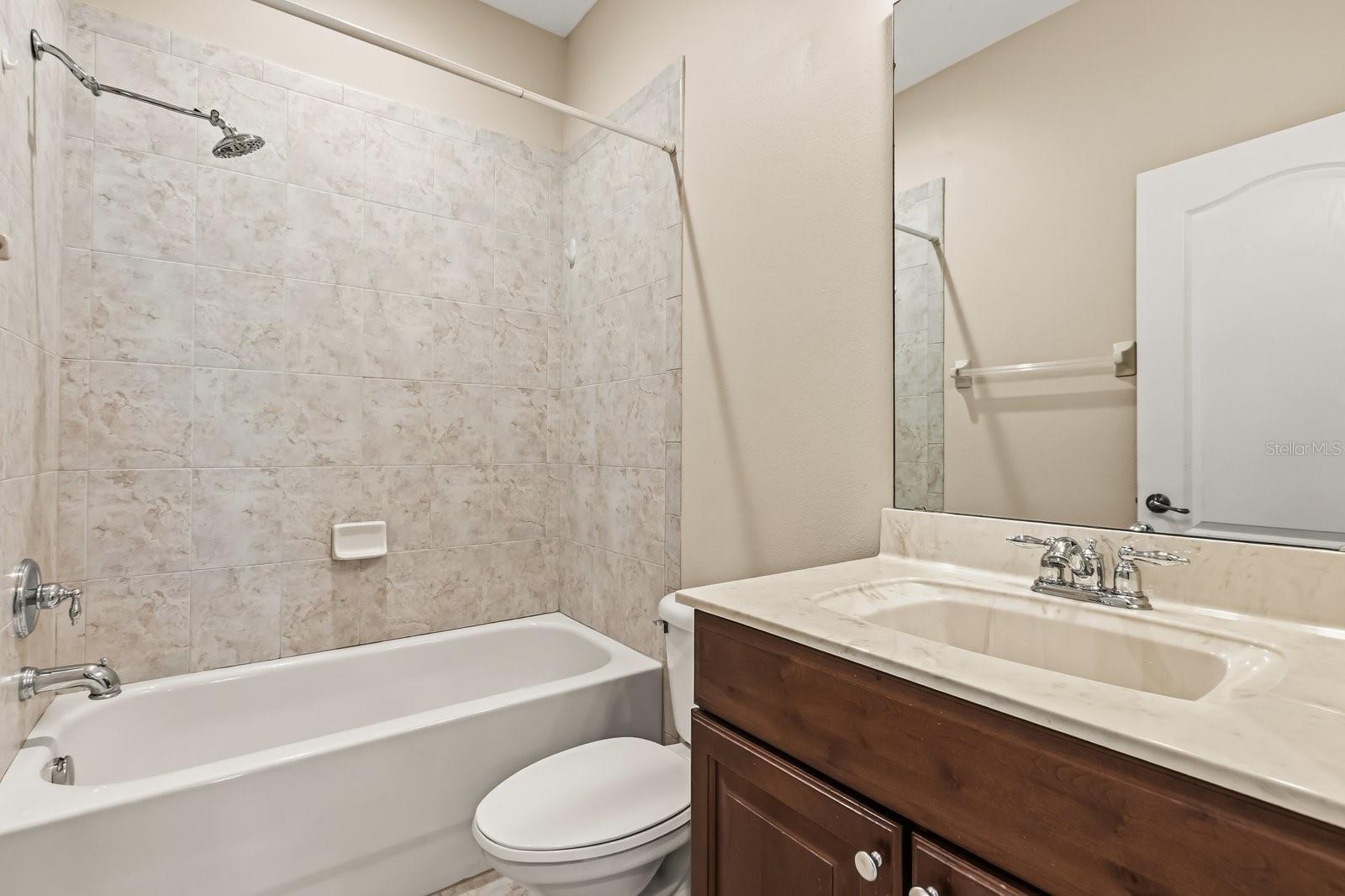 Image 20 of 33 For 402 Brentwood Club Cove