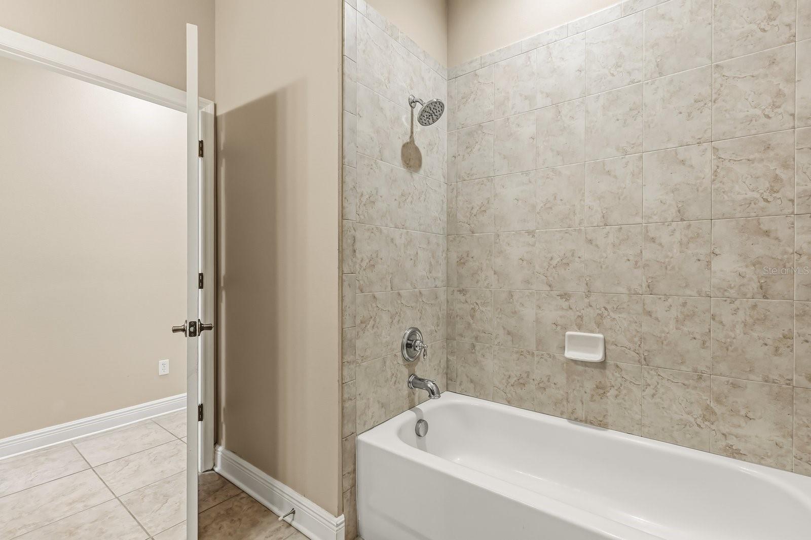 Image 21 of 33 For 402 Brentwood Club Cove