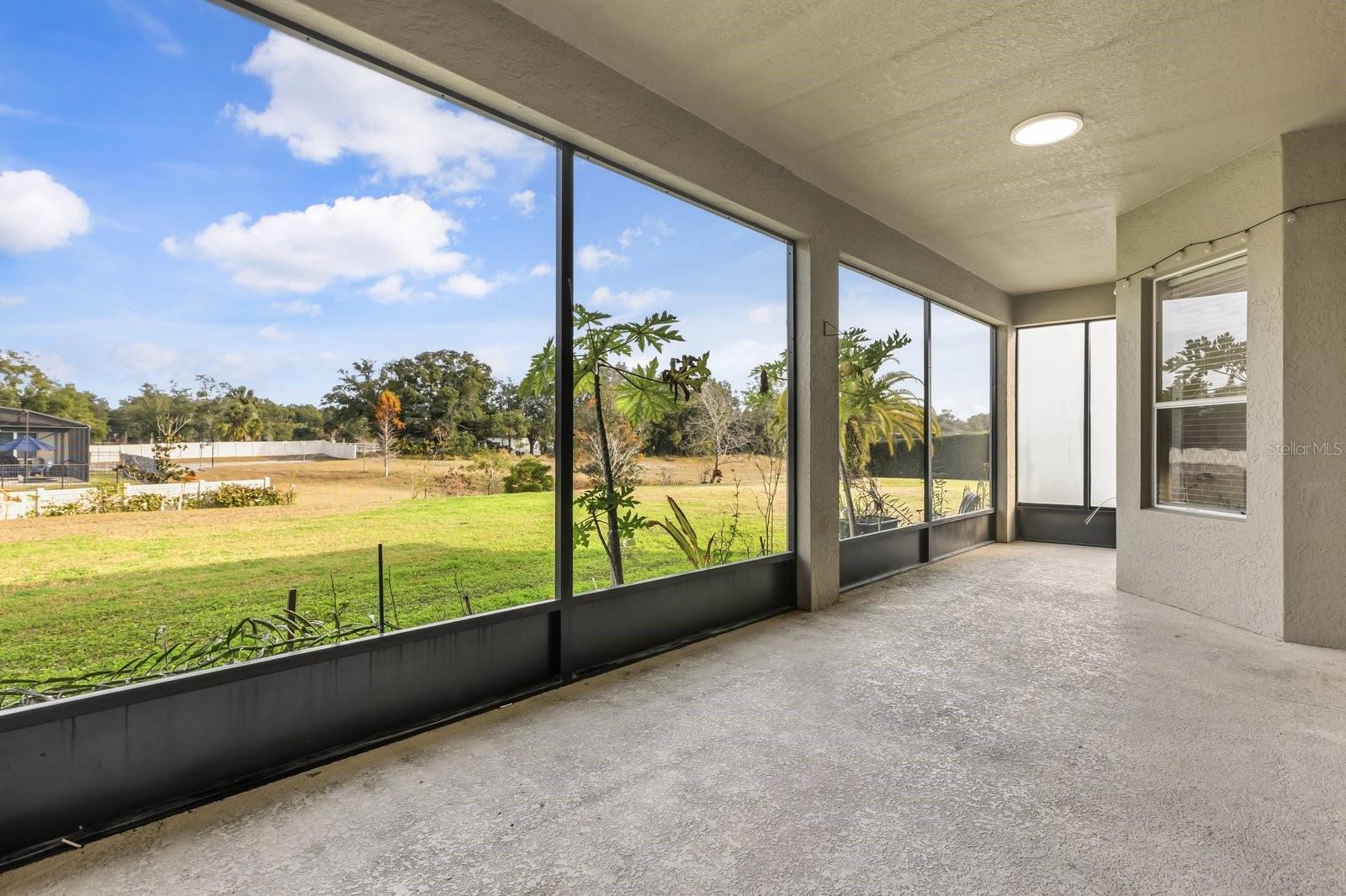 Image 26 of 33 For 402 Brentwood Club Cove