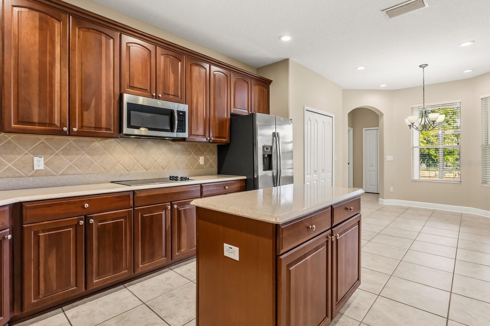 Image 4 of 33 For 402 Brentwood Club Cove