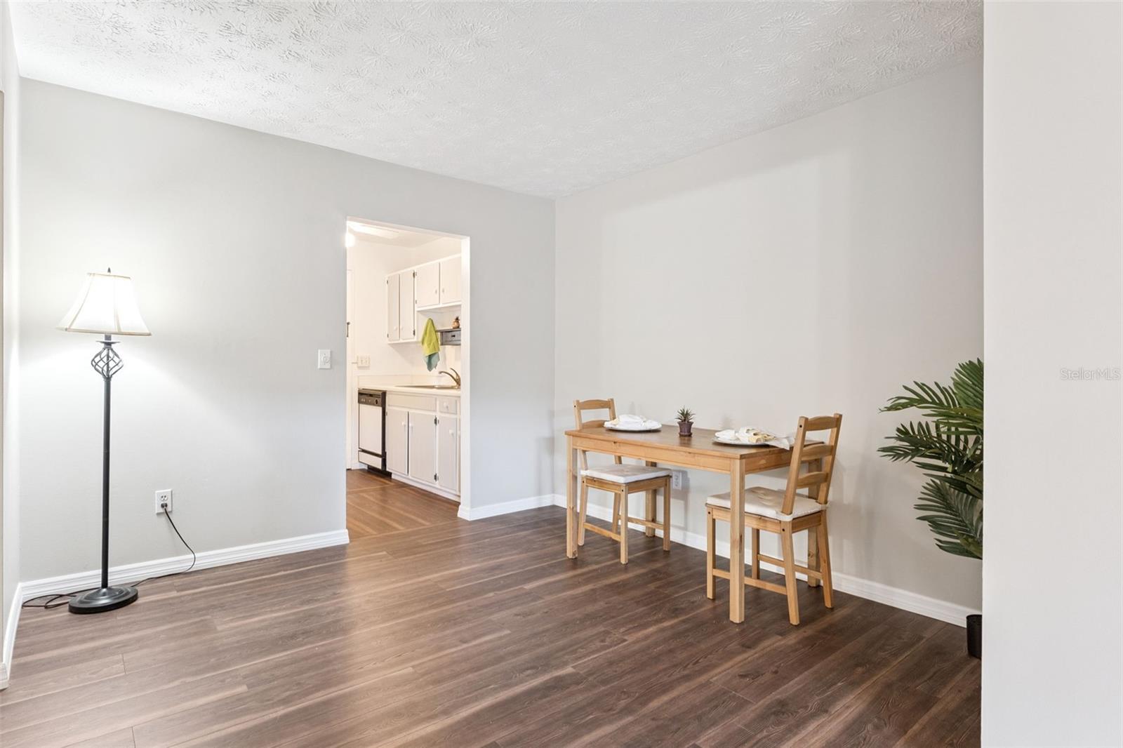 Image 10 of 21 For 5311 Hansel Avenue D-12