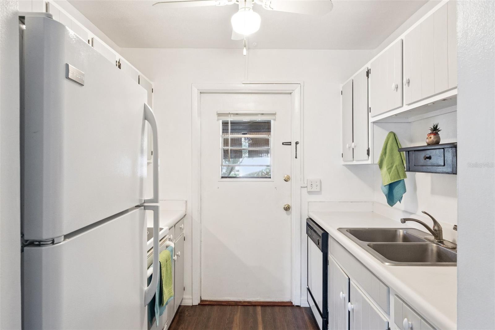 Image 12 of 21 For 5311 Hansel Avenue D-12