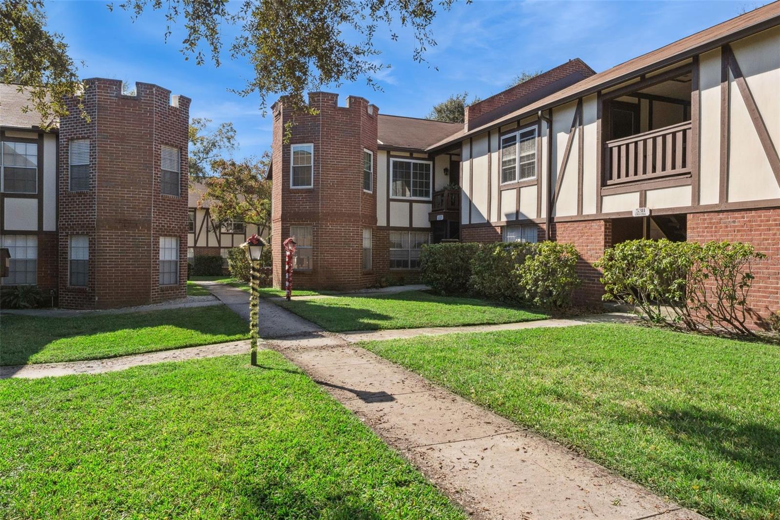 Image 3 of 21 For 5311 Hansel Avenue D-12