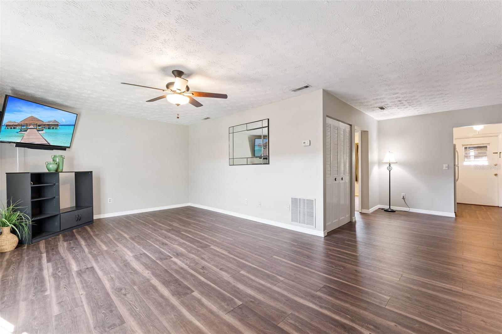 Image 7 of 21 For 5311 Hansel Avenue D-12