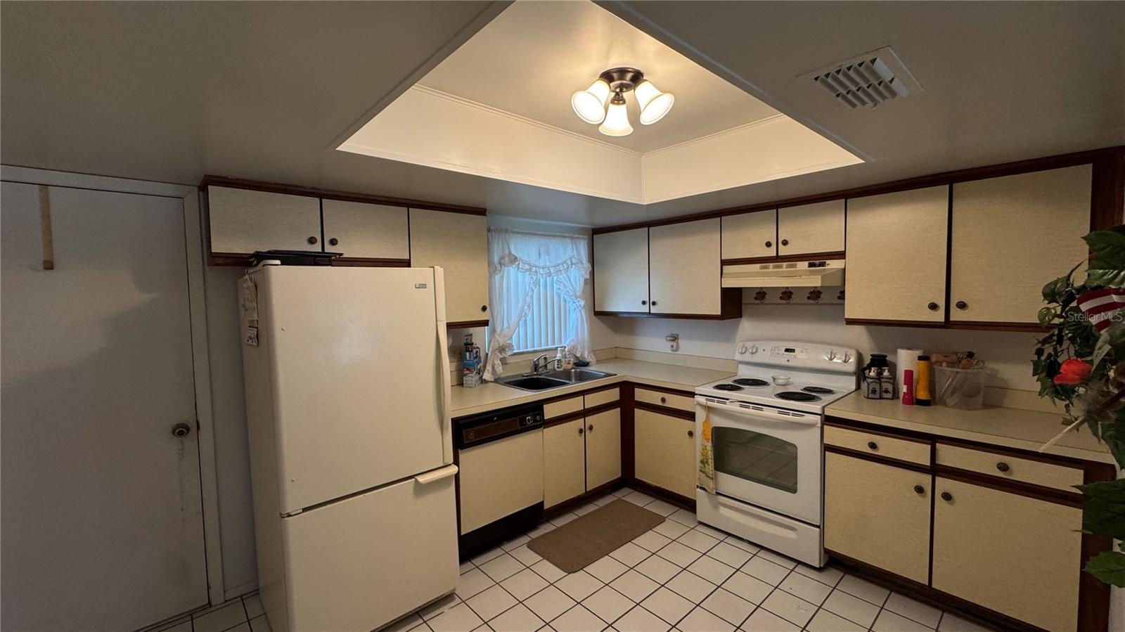 Image 4 of 20 For 5304 Seaton Hall Lane