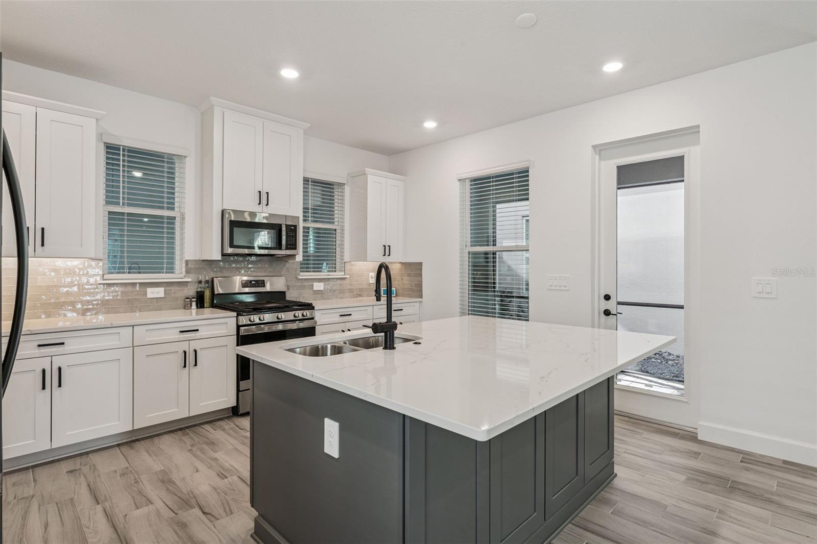 Image 17 of 63 For 15050 Summer Harvest Street