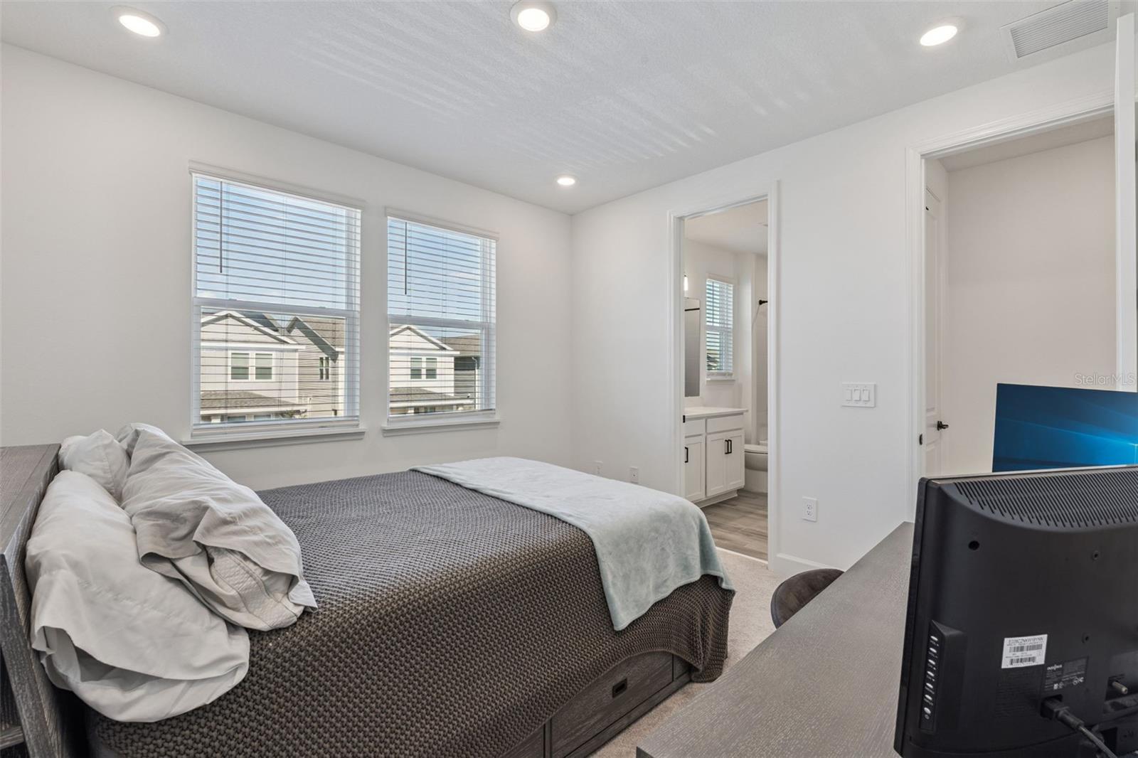 Image 32 of 63 For 15050 Summer Harvest Street