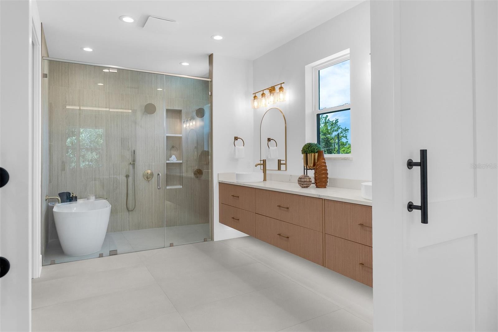 Image 32 of 65 For 1523 Miller Avenue