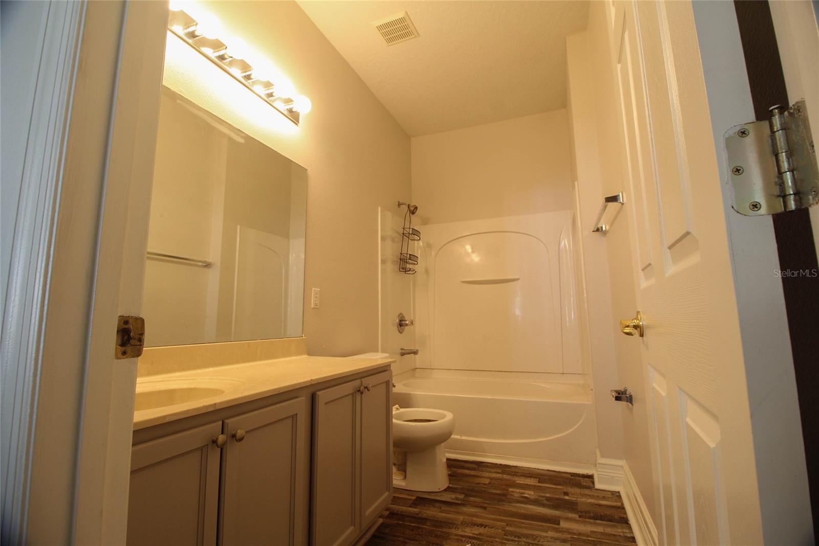 Image 6 of 20 For 2706 Portchester Court