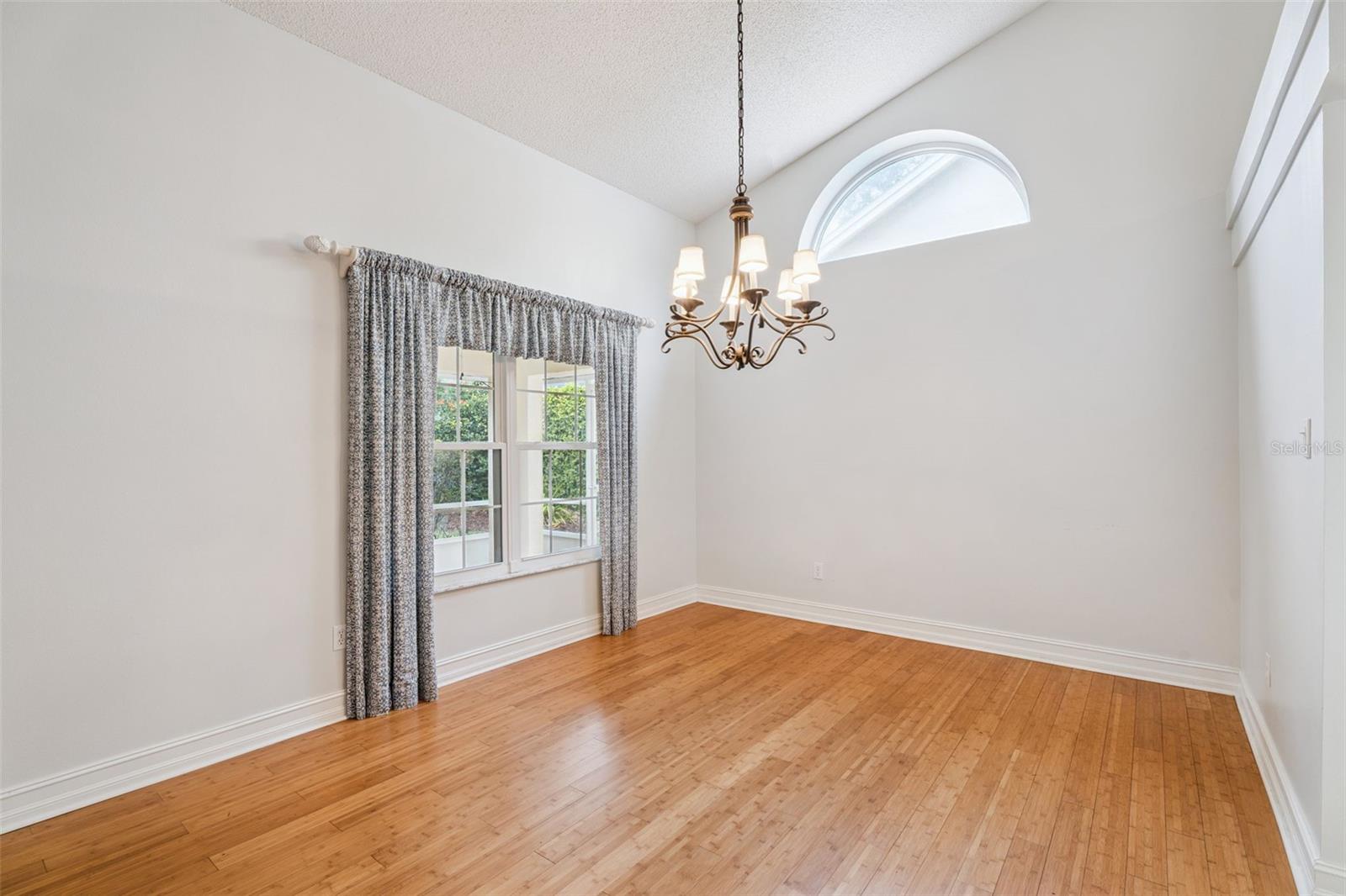 Image 10 of 38 For 709 Barrington Circle