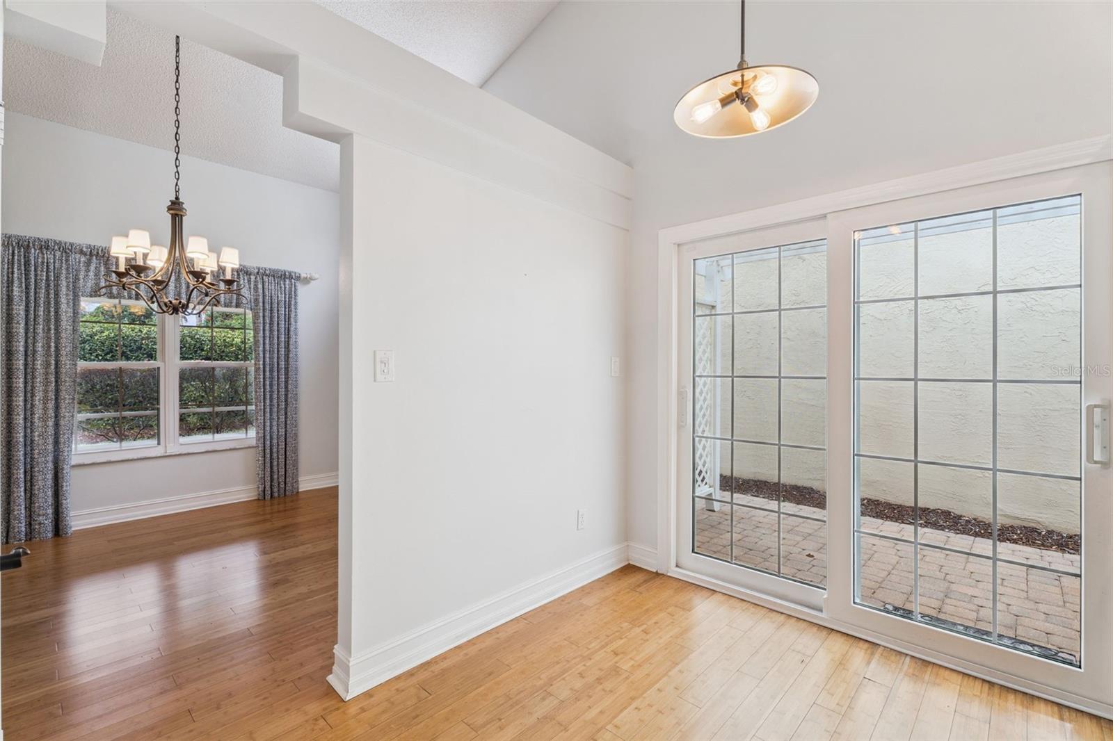 Image 11 of 38 For 709 Barrington Circle