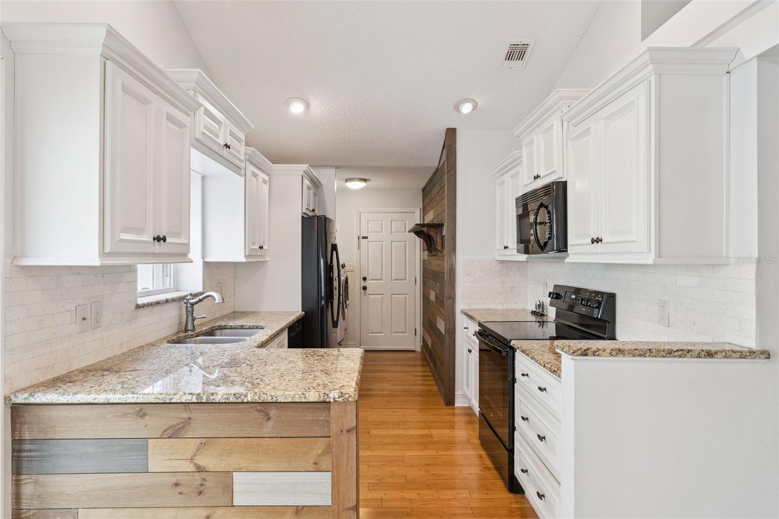 Image 15 of 38 For 709 Barrington Circle