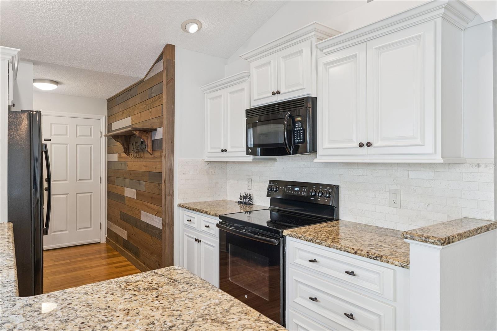 Image 16 of 38 For 709 Barrington Circle