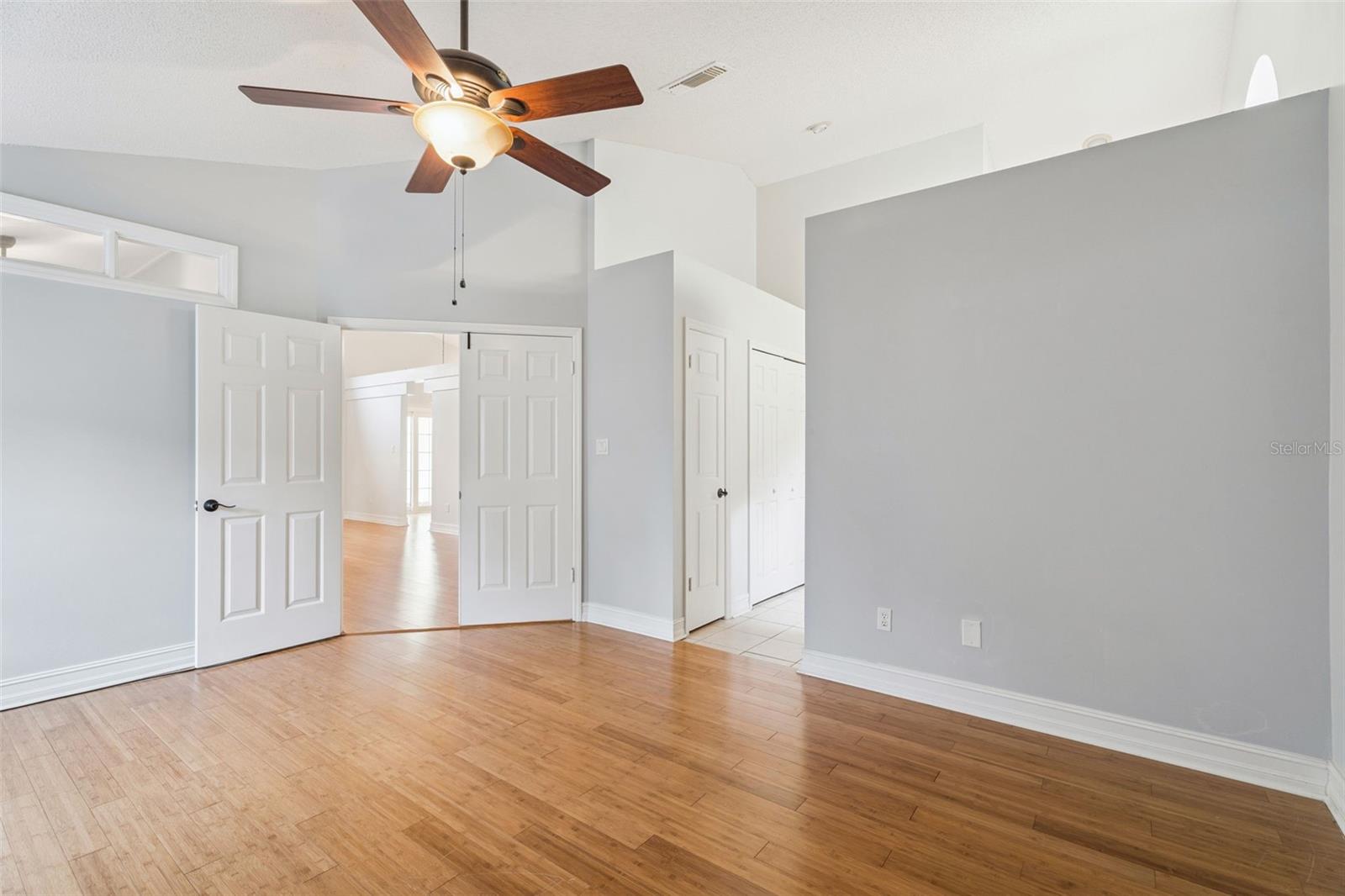 Image 18 of 38 For 709 Barrington Circle