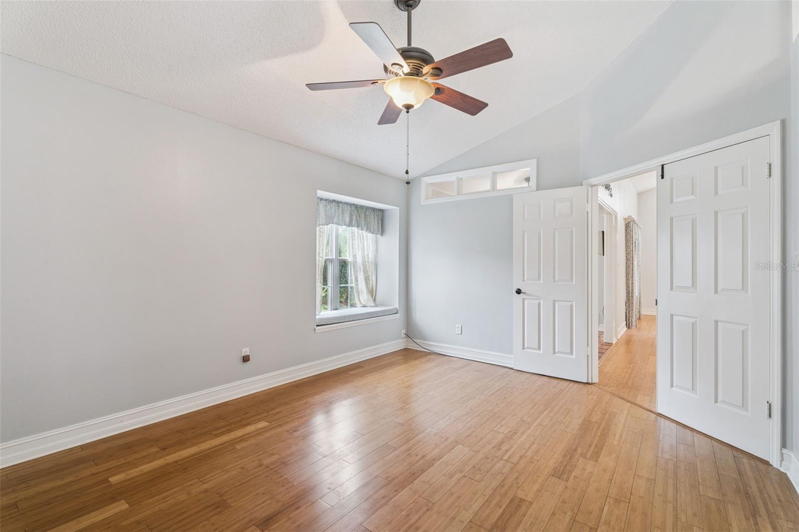 Image 19 of 38 For 709 Barrington Circle