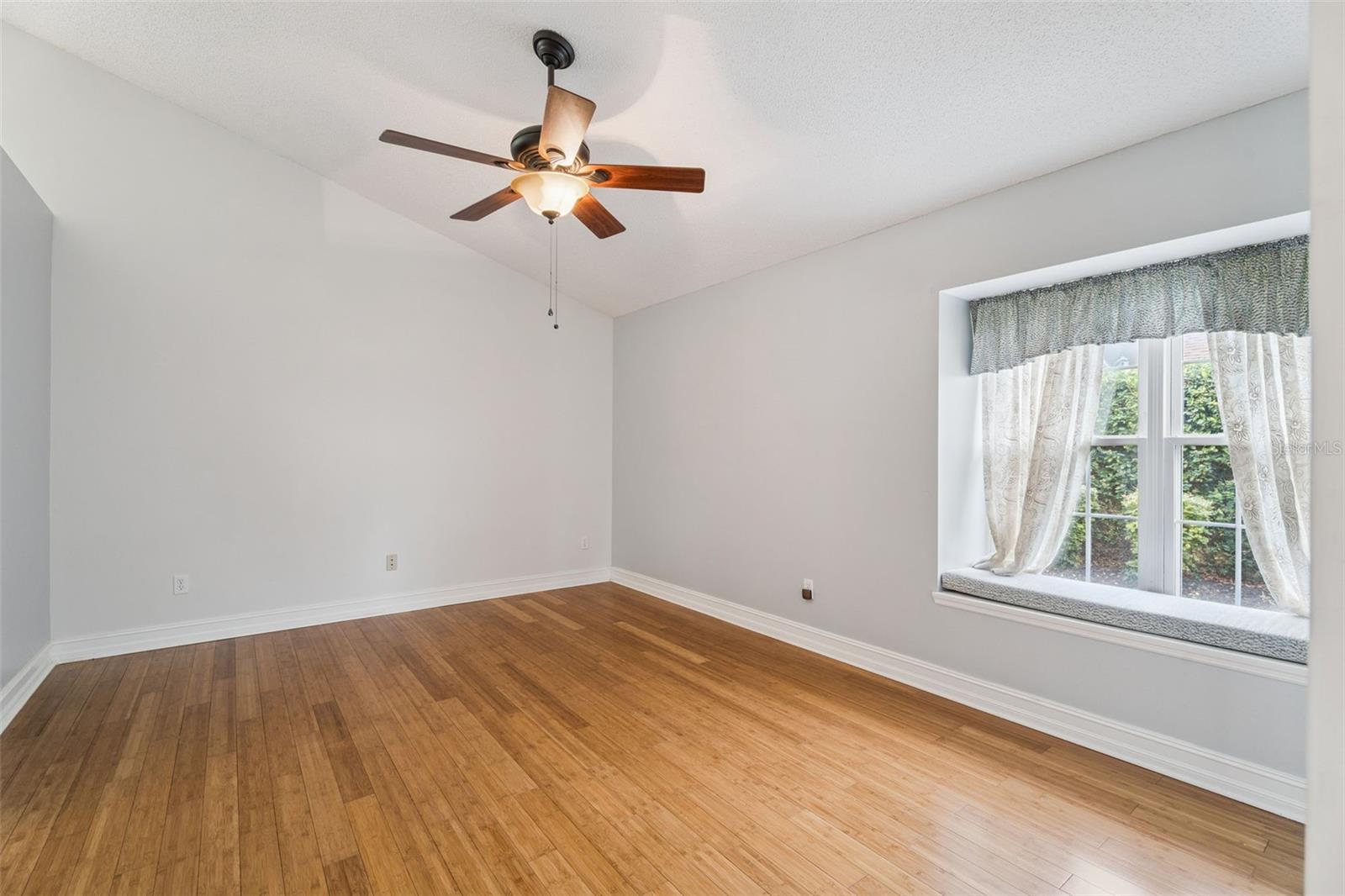 Image 20 of 38 For 709 Barrington Circle