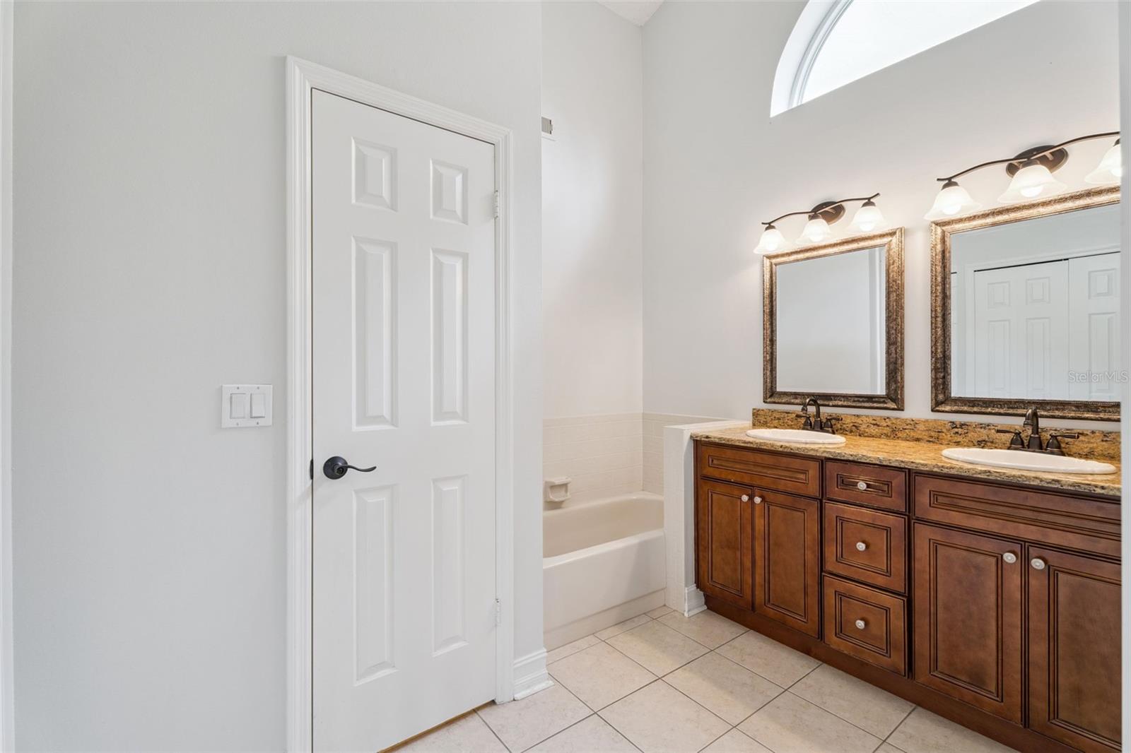 Image 25 of 38 For 709 Barrington Circle