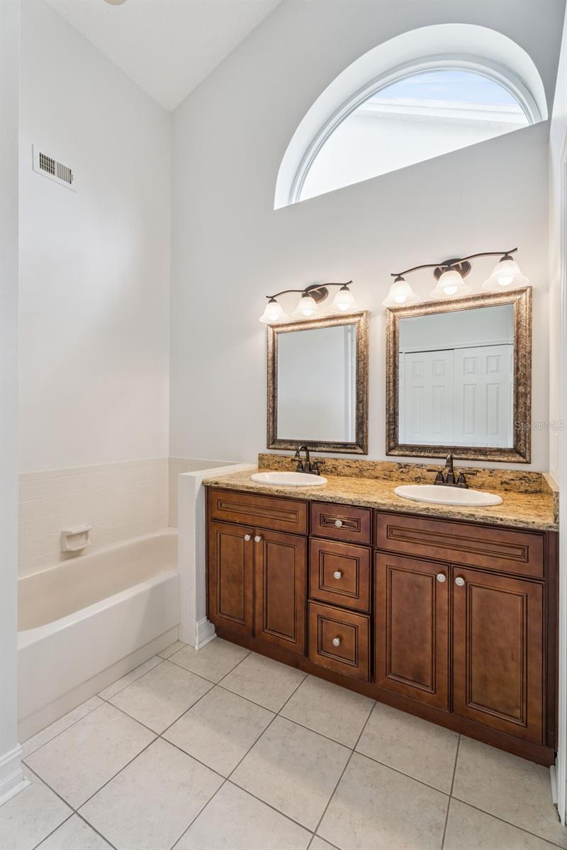 Image 26 of 38 For 709 Barrington Circle