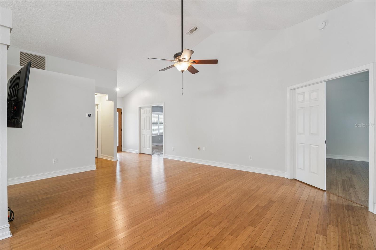 Image 7 of 38 For 709 Barrington Circle