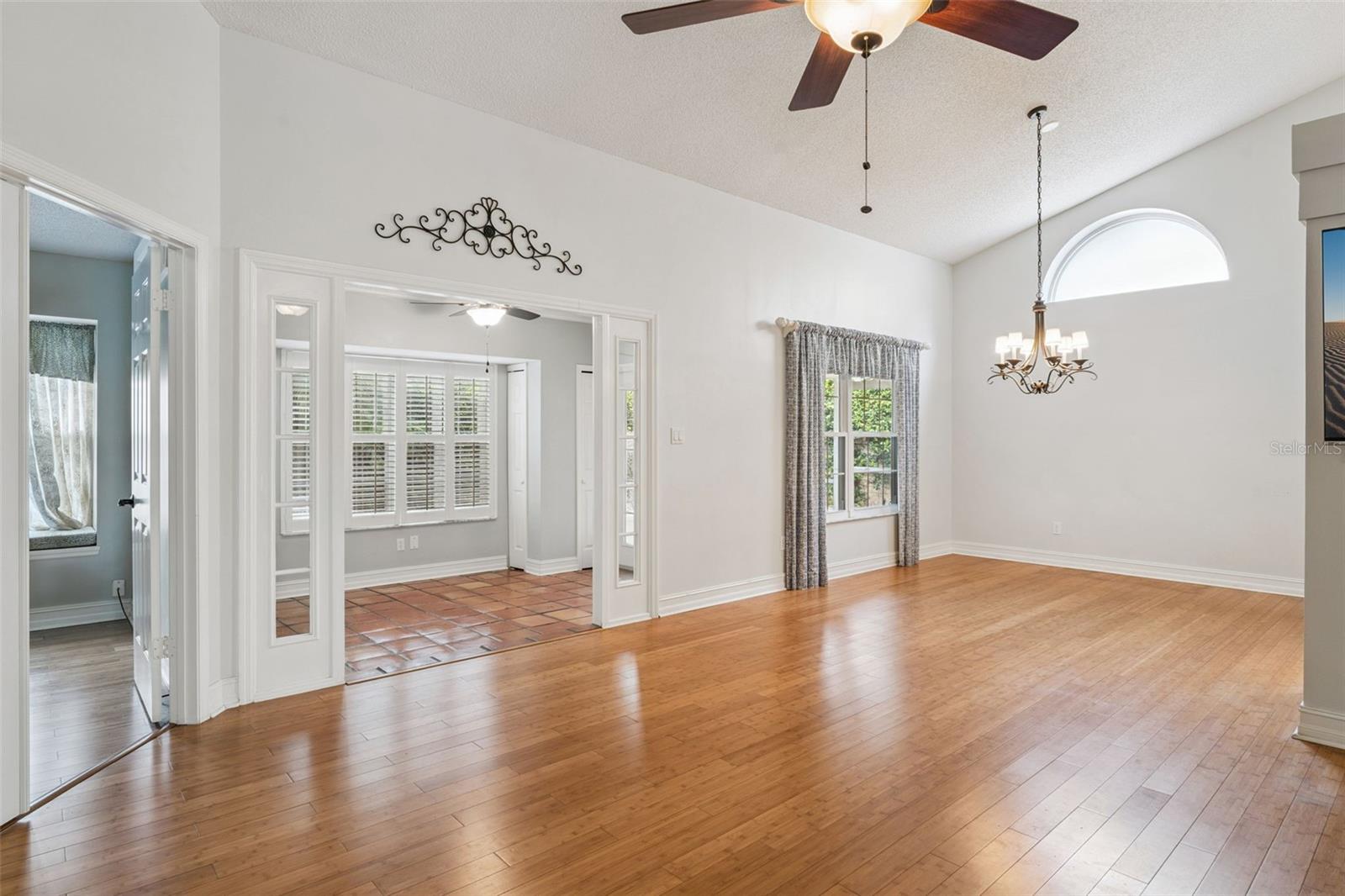 Image 8 of 38 For 709 Barrington Circle