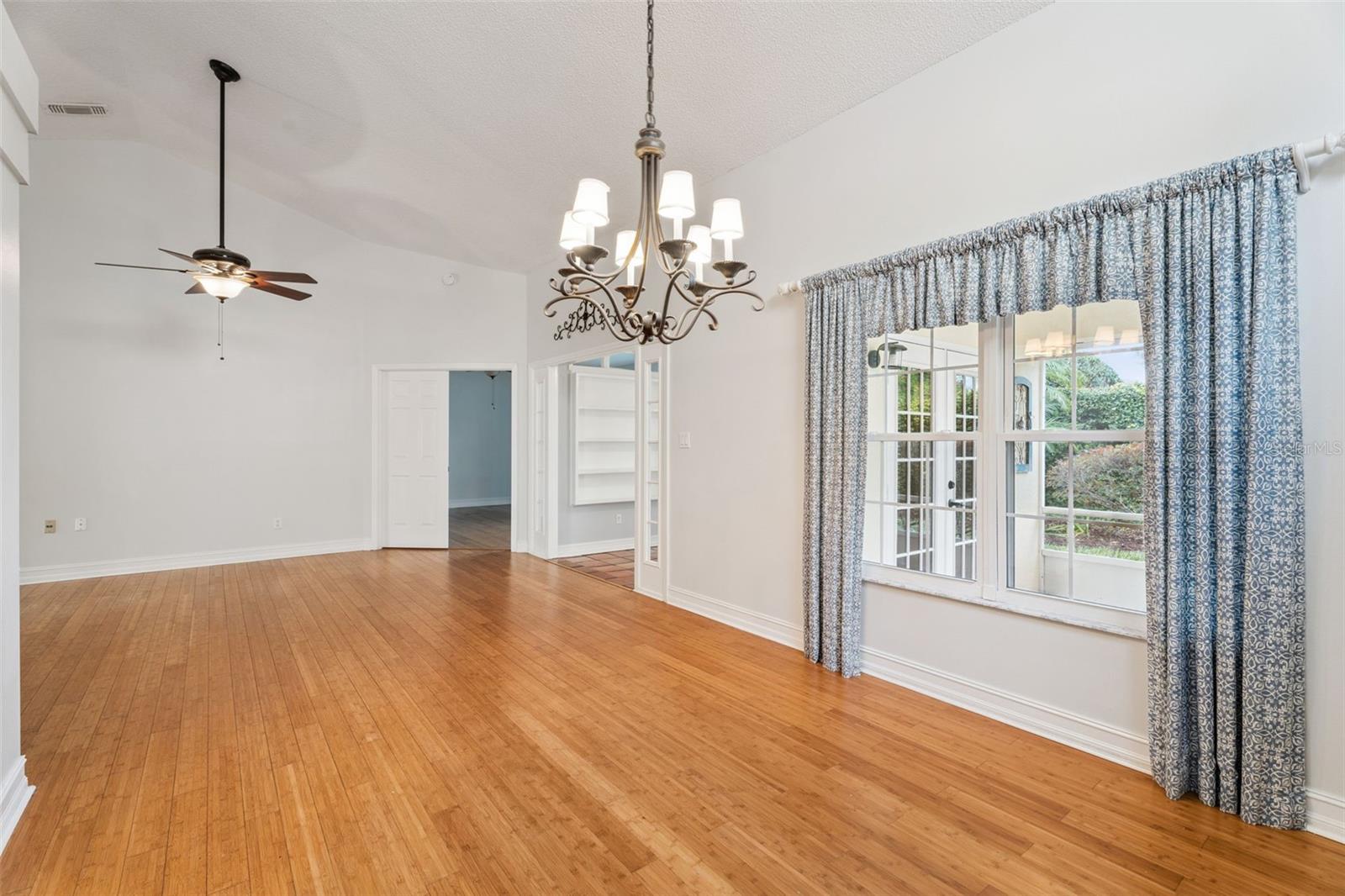 Image 9 of 38 For 709 Barrington Circle