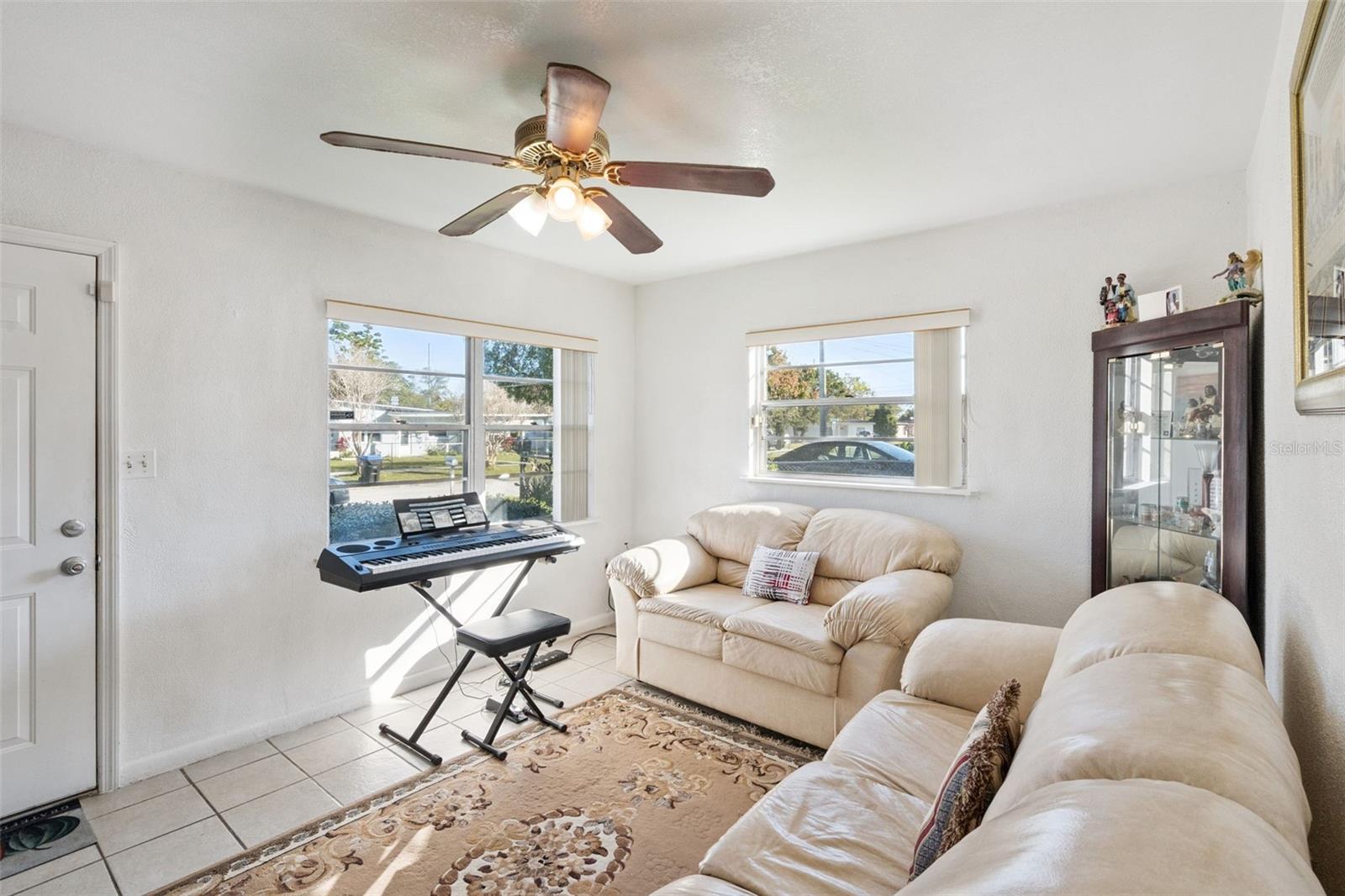 Image 4 of 32 For 4926 Deauville Drive