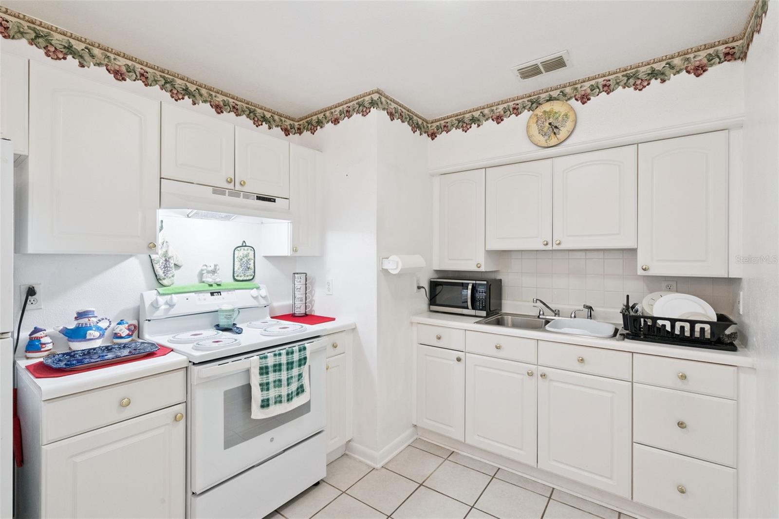 Image 7 of 32 For 4926 Deauville Drive