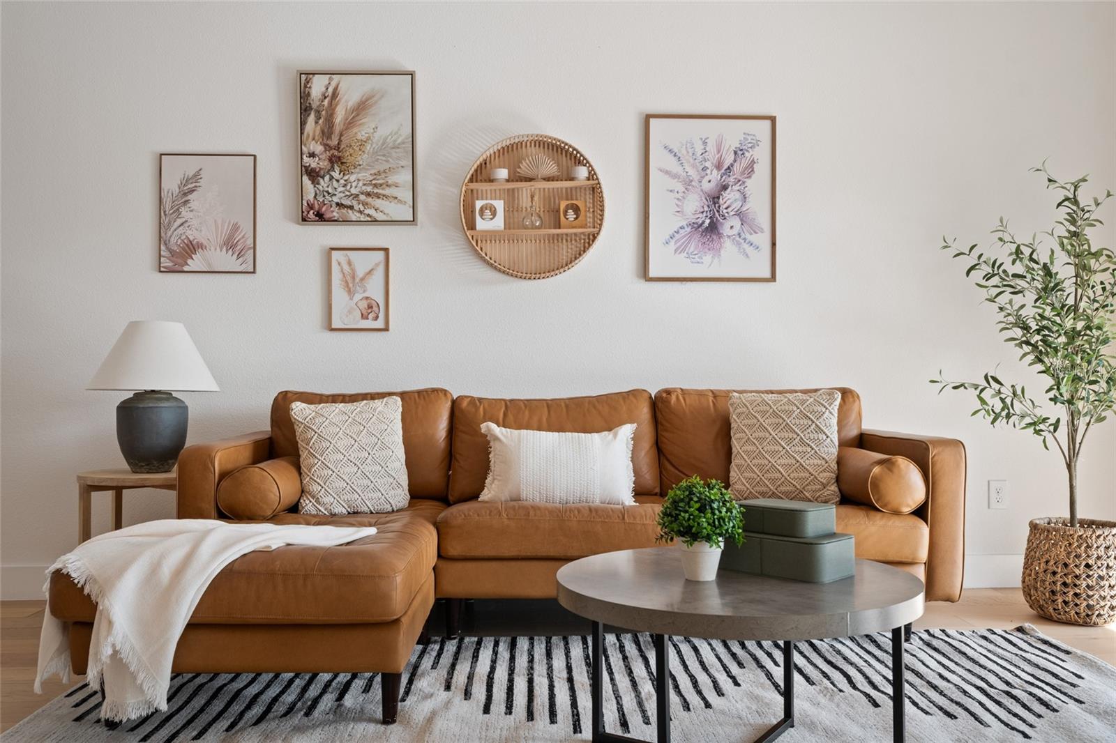 Image 32 of 74 For 10264 Lovegrass Lane