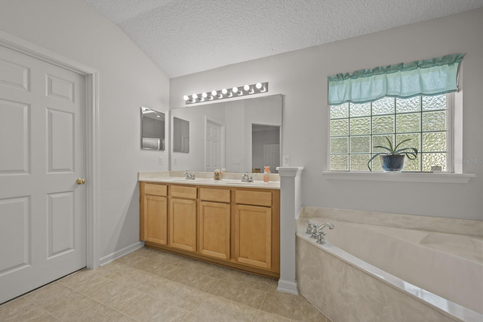 Image 30 of 81 For 1444 Bitterberry Drive