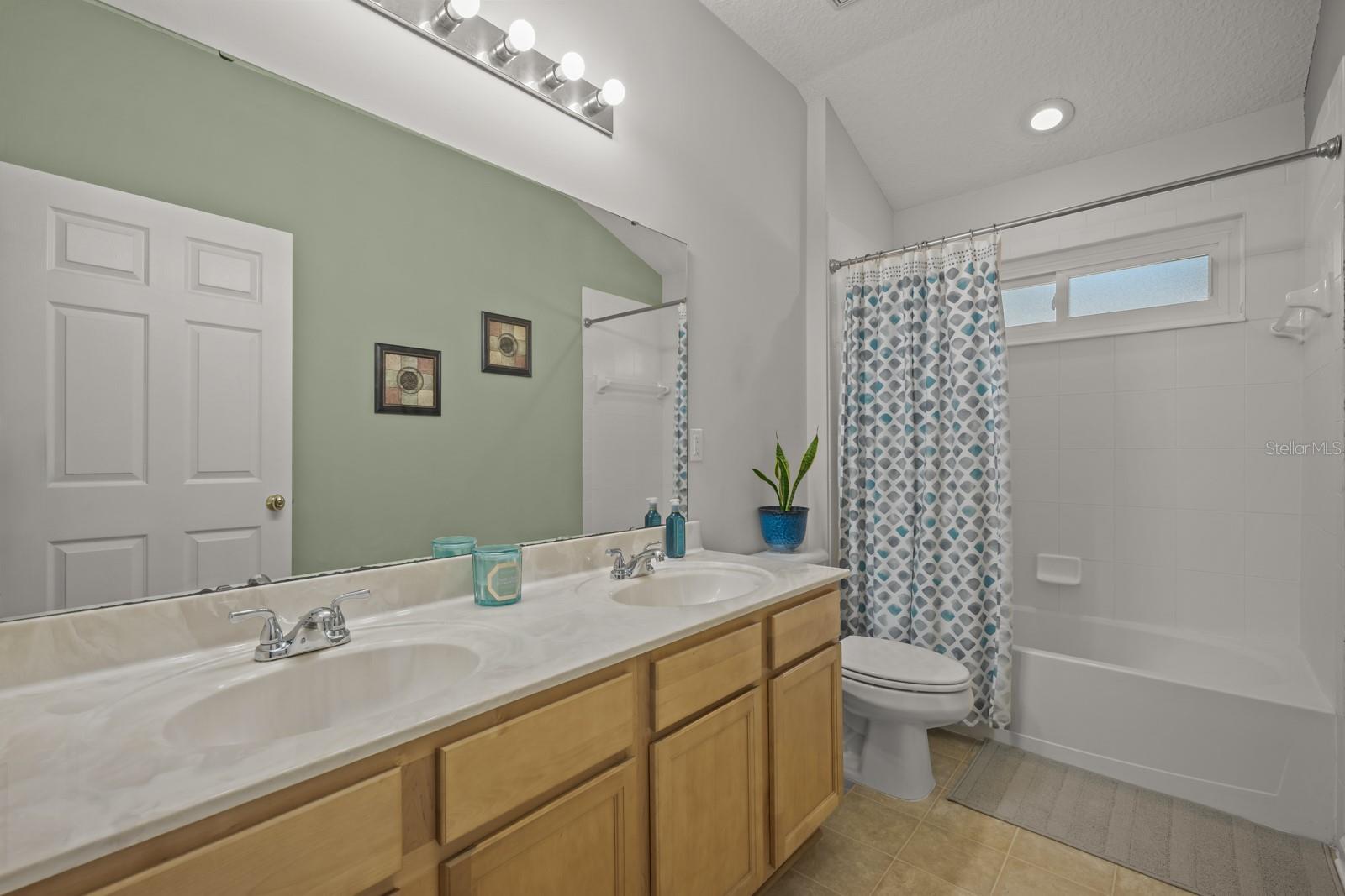 Image 32 of 81 For 1444 Bitterberry Drive