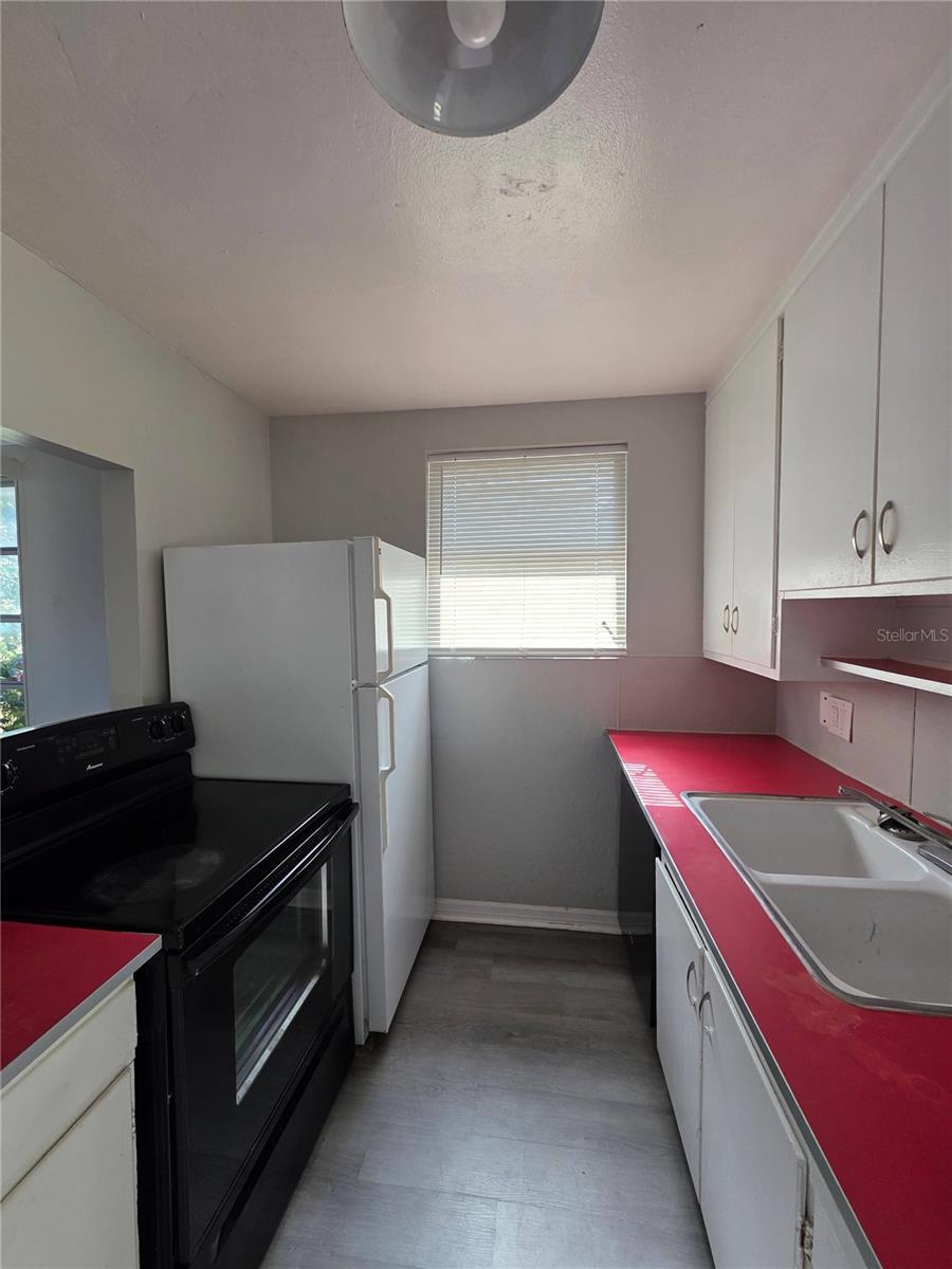 Image 4 of 10 For 1423 Bryant Street