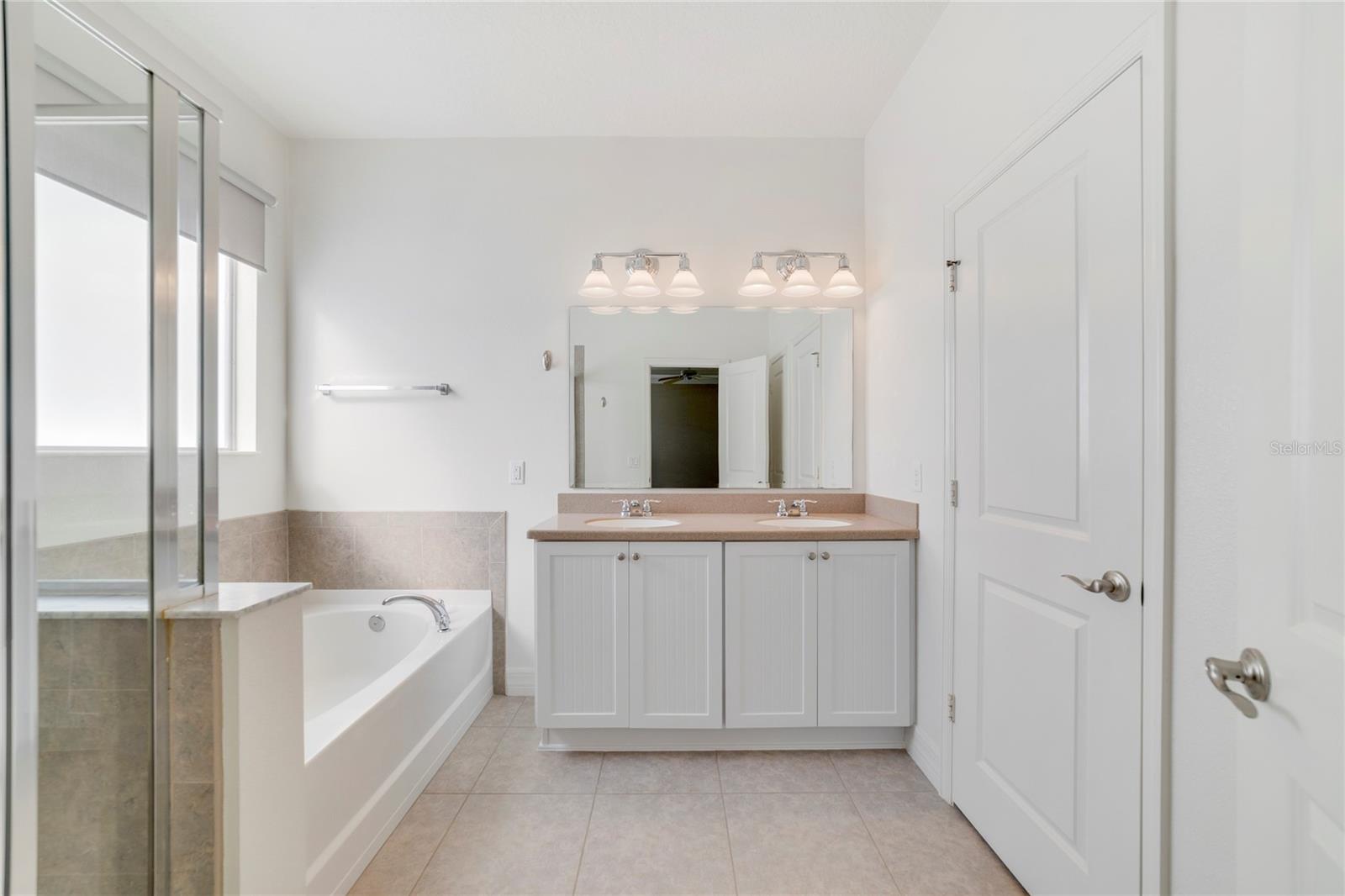 Image 9 of 12 For 11701 Verrazano Drive