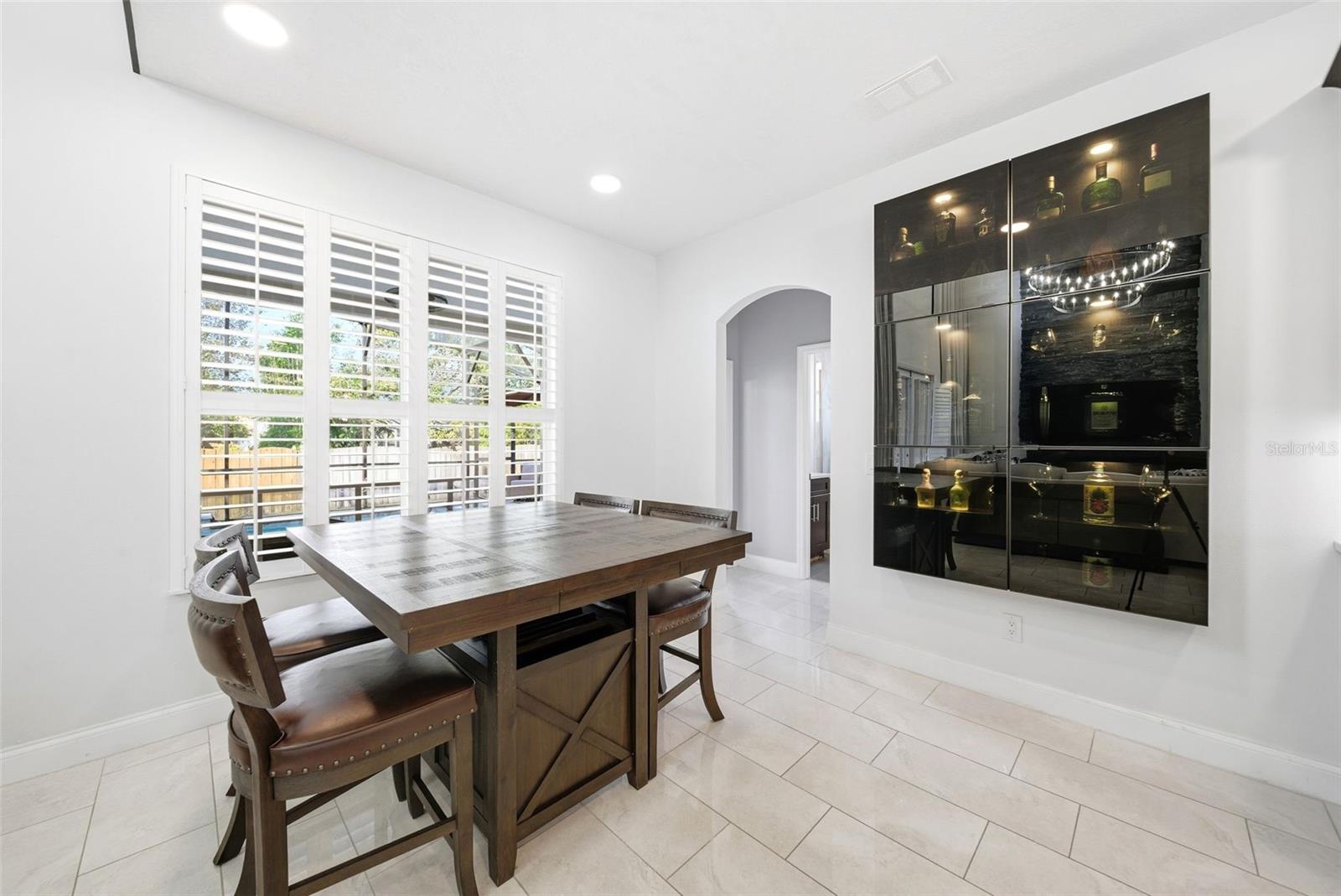 Image 18 of 59 For 990 Burlwood Court