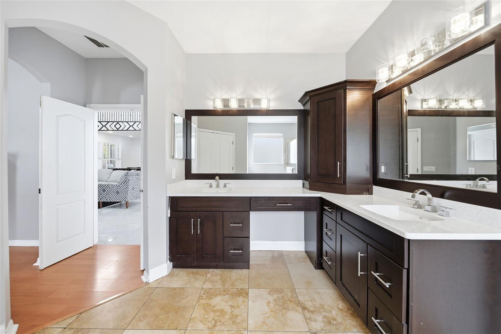 Image 23 of 59 For 990 Burlwood Court