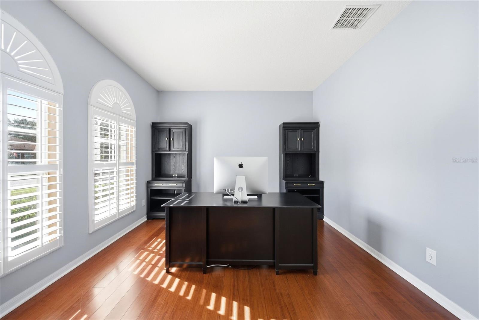 Image 28 of 59 For 990 Burlwood Court