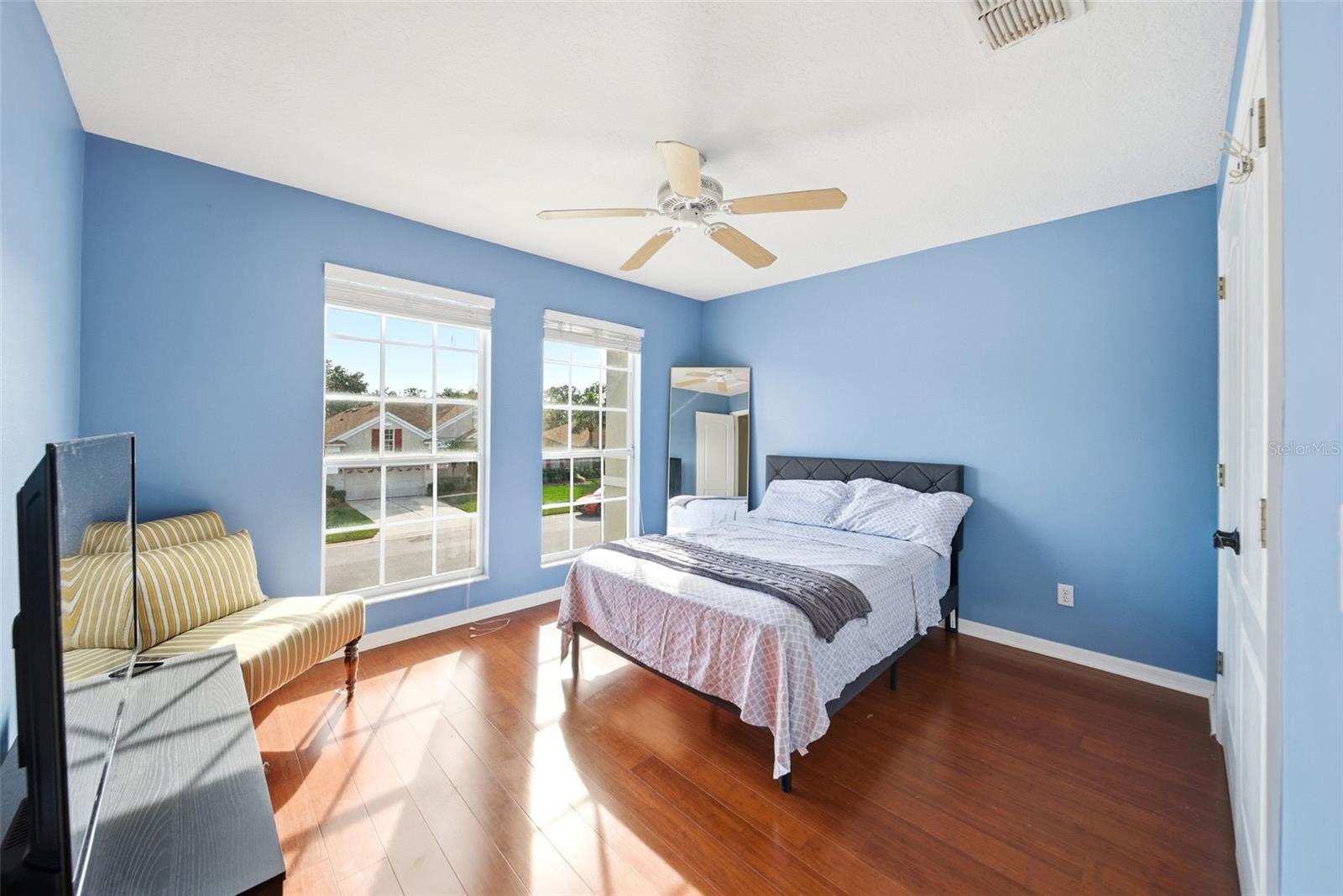 Image 32 of 59 For 990 Burlwood Court