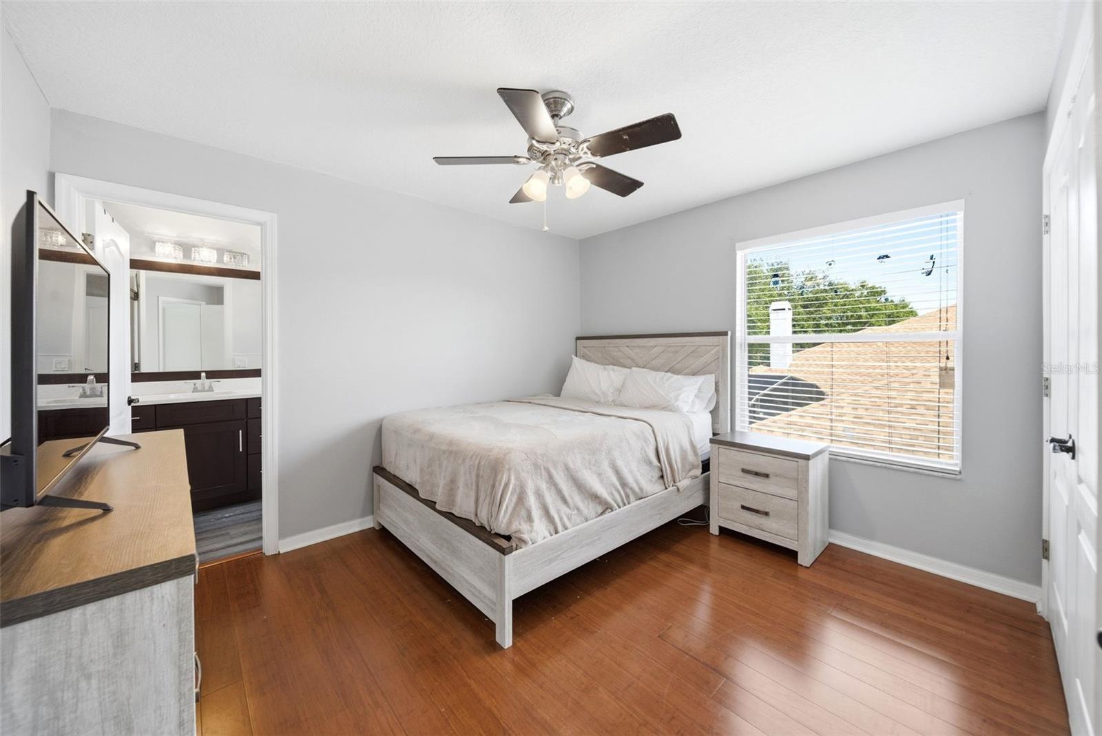 Image 34 of 59 For 990 Burlwood Court