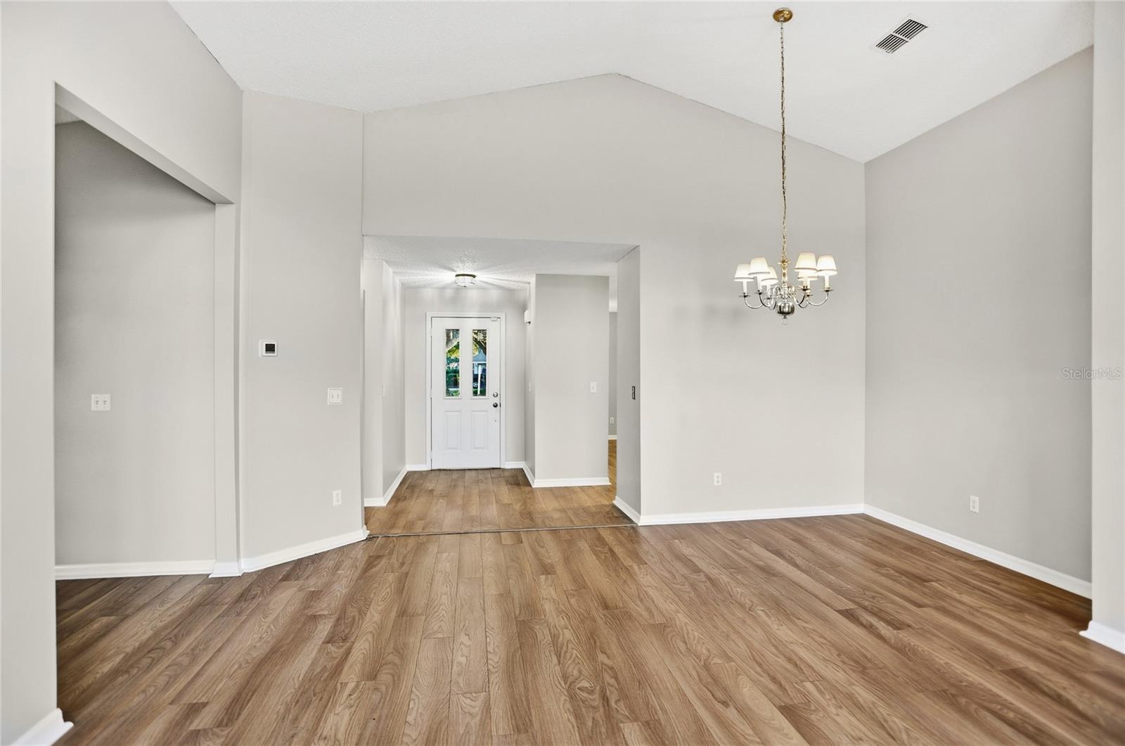 Image 5 of 30 For 6025 Spring Creek Court