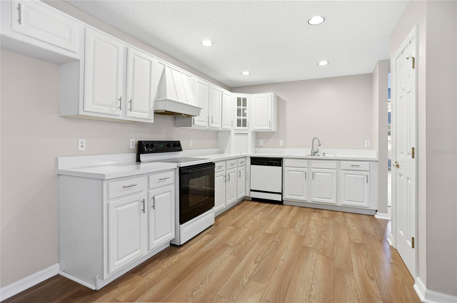 Image 6 of 30 For 6025 Spring Creek Court