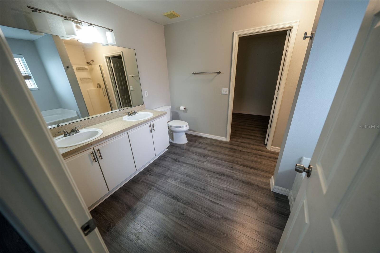 Image 12 of 23 For 1942 Knollcrest Drive