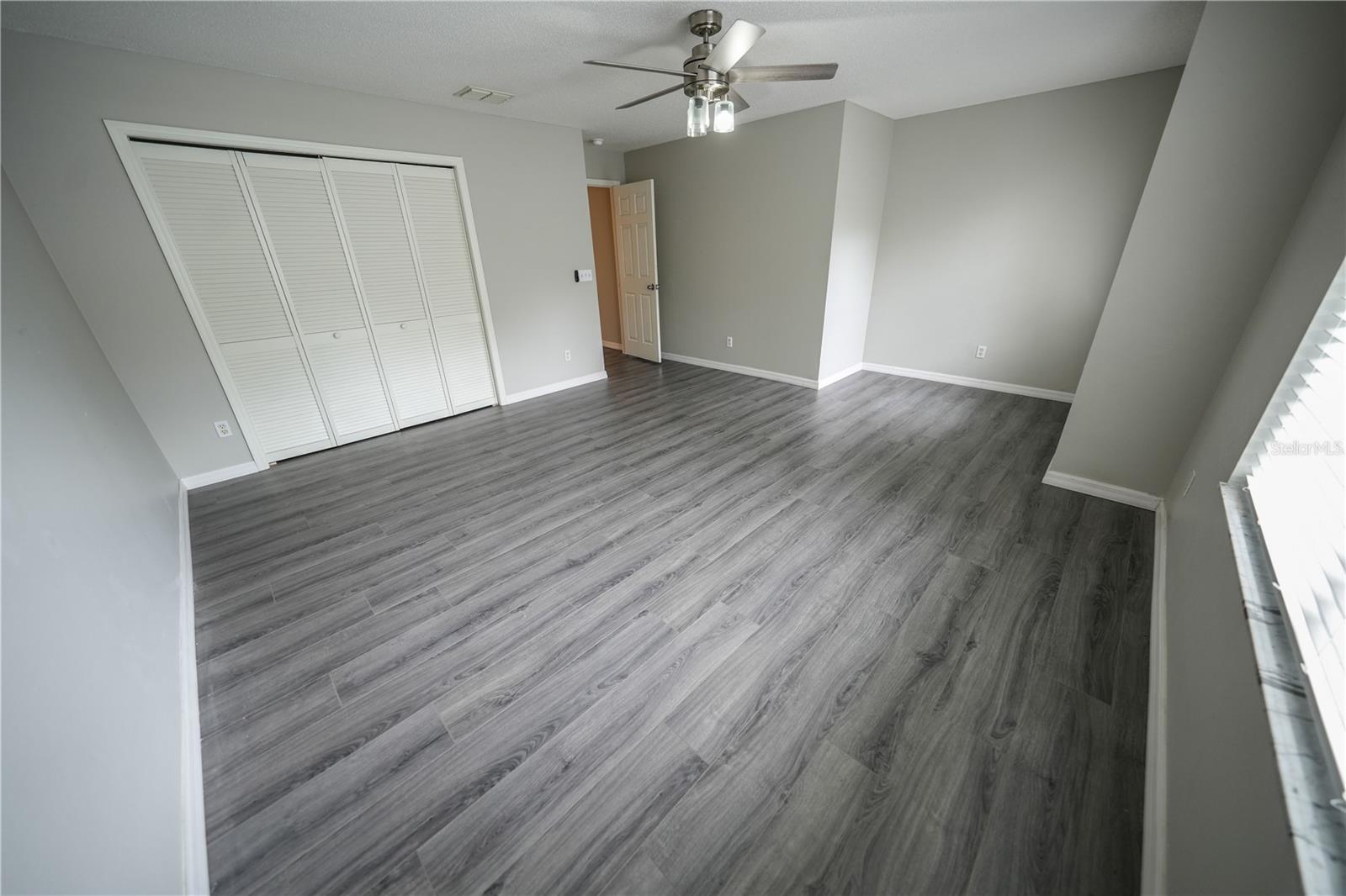 Image 15 of 23 For 1942 Knollcrest Drive