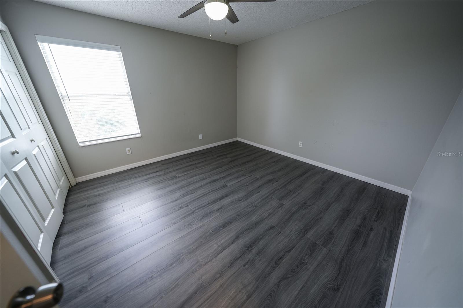 Image 17 of 23 For 1942 Knollcrest Drive