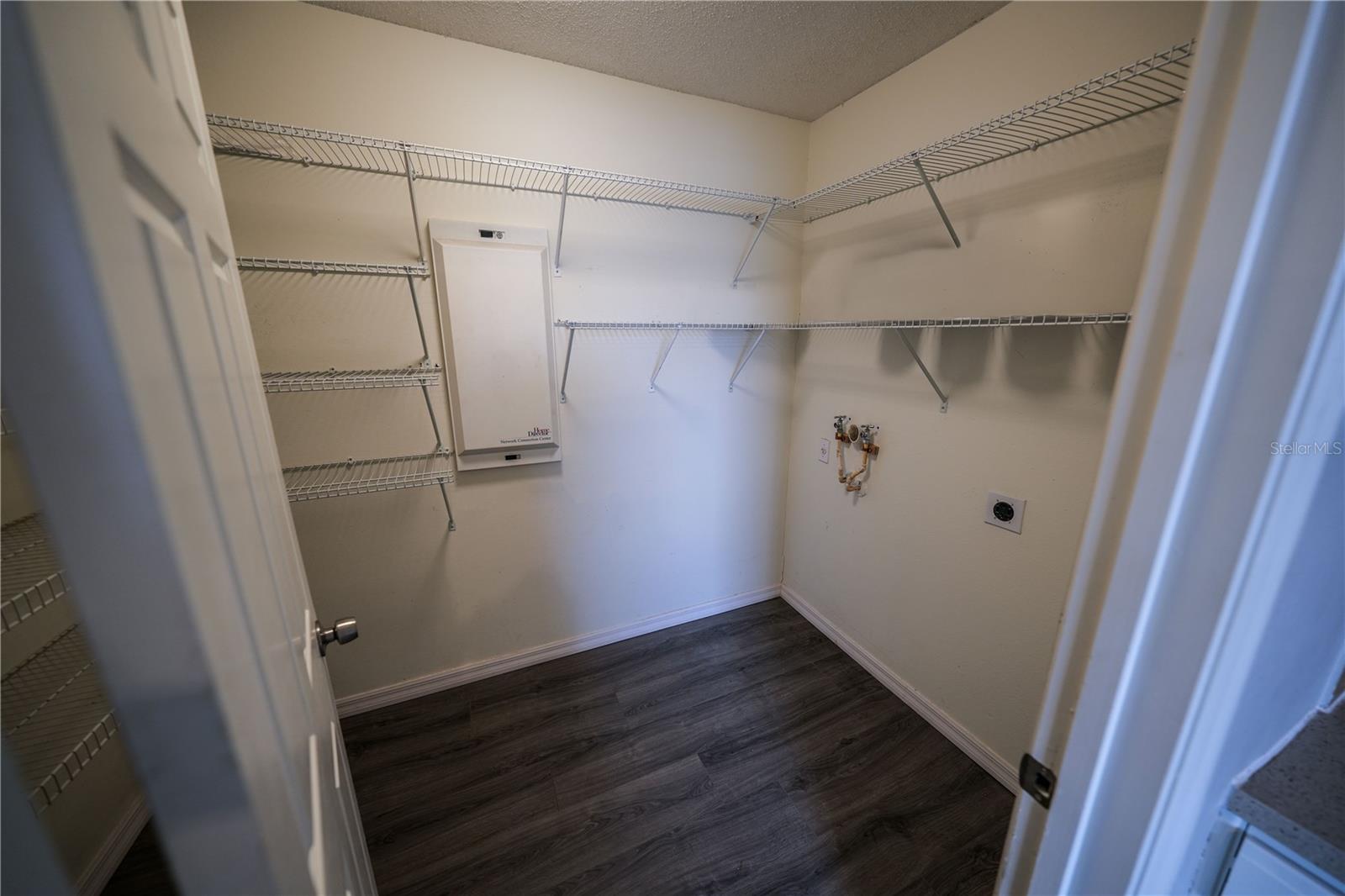 Image 18 of 23 For 1942 Knollcrest Drive