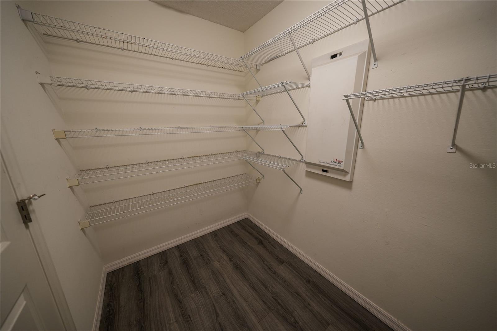 Image 19 of 23 For 1942 Knollcrest Drive