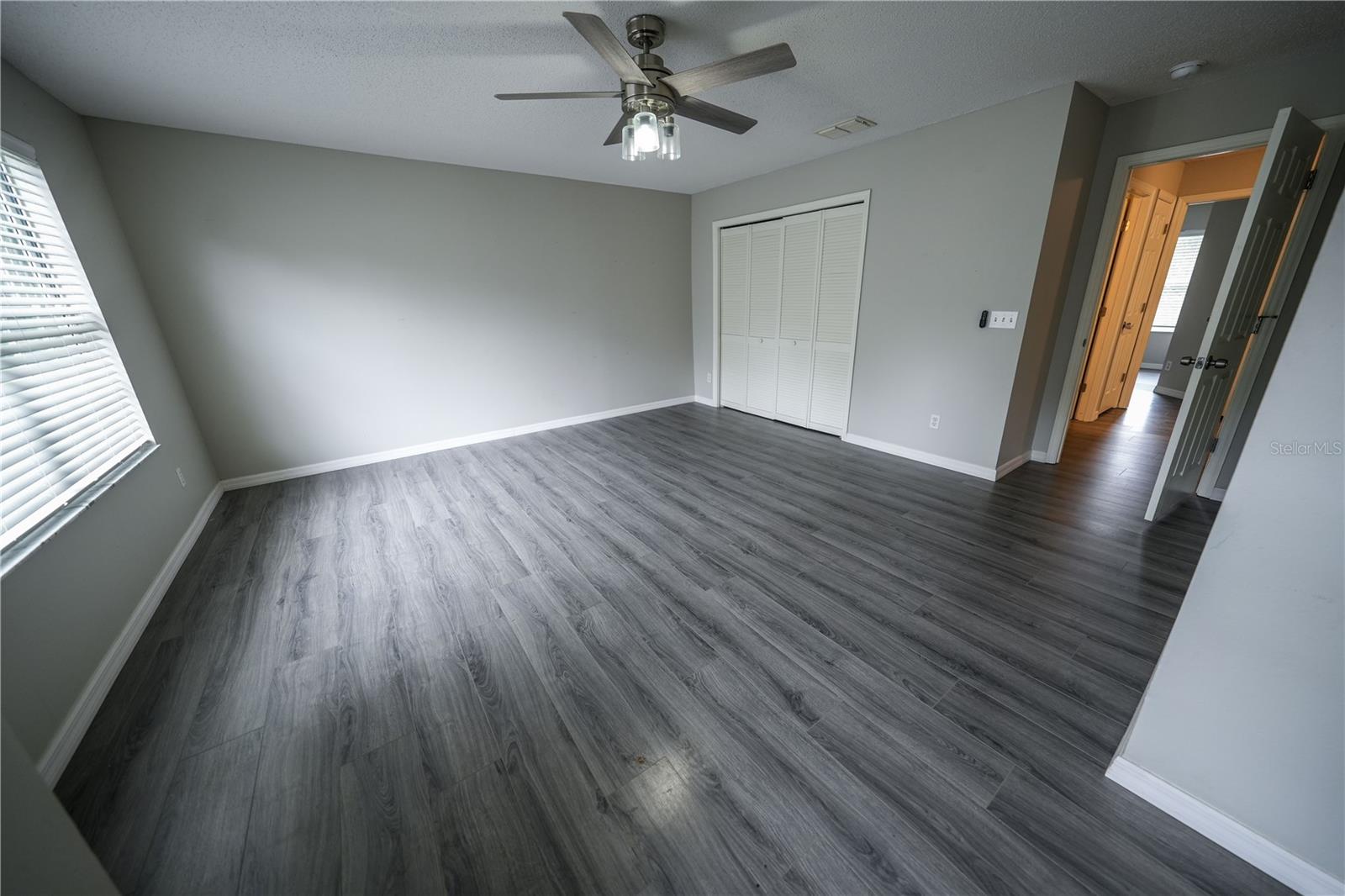 Image 21 of 23 For 1942 Knollcrest Drive