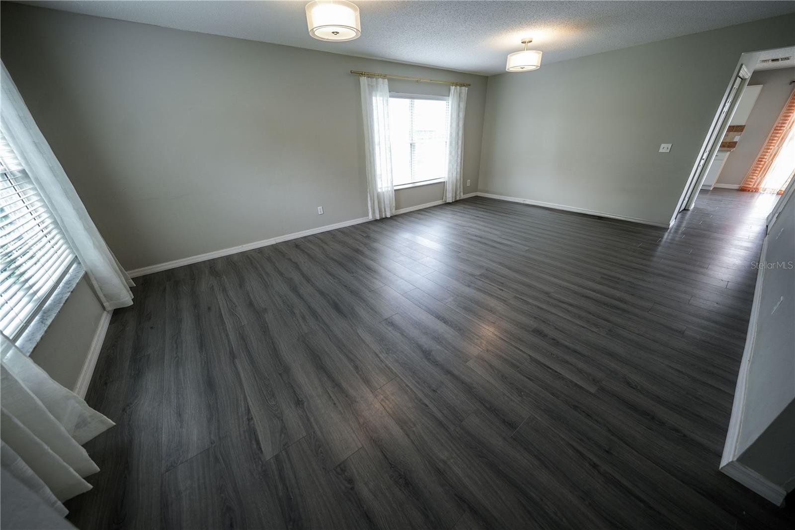 Image 22 of 23 For 1942 Knollcrest Drive